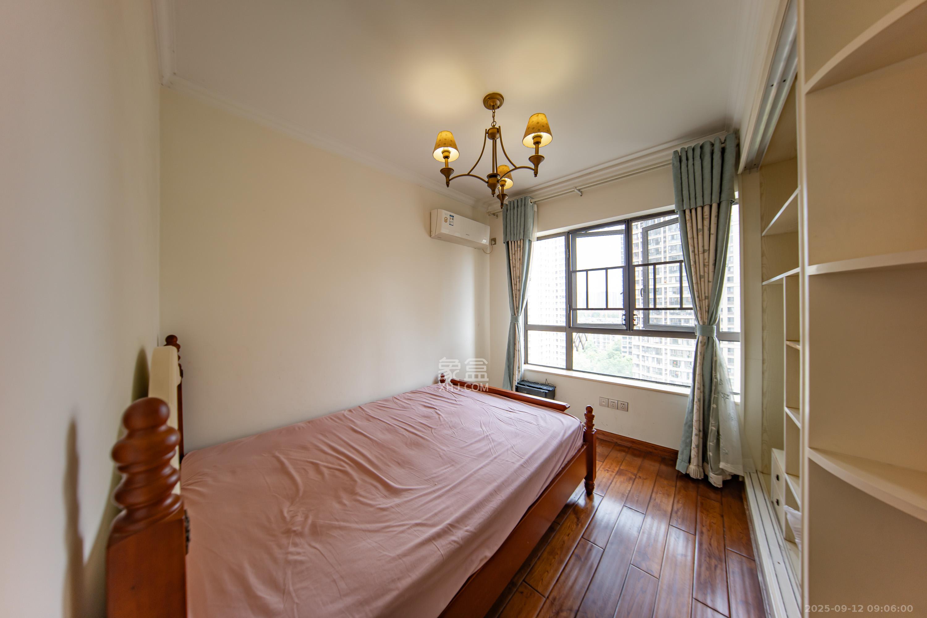 华润橡树湾 3室2厅2卫 95.98万 华润橡树湾 3室2厅2卫 95.98万卧室