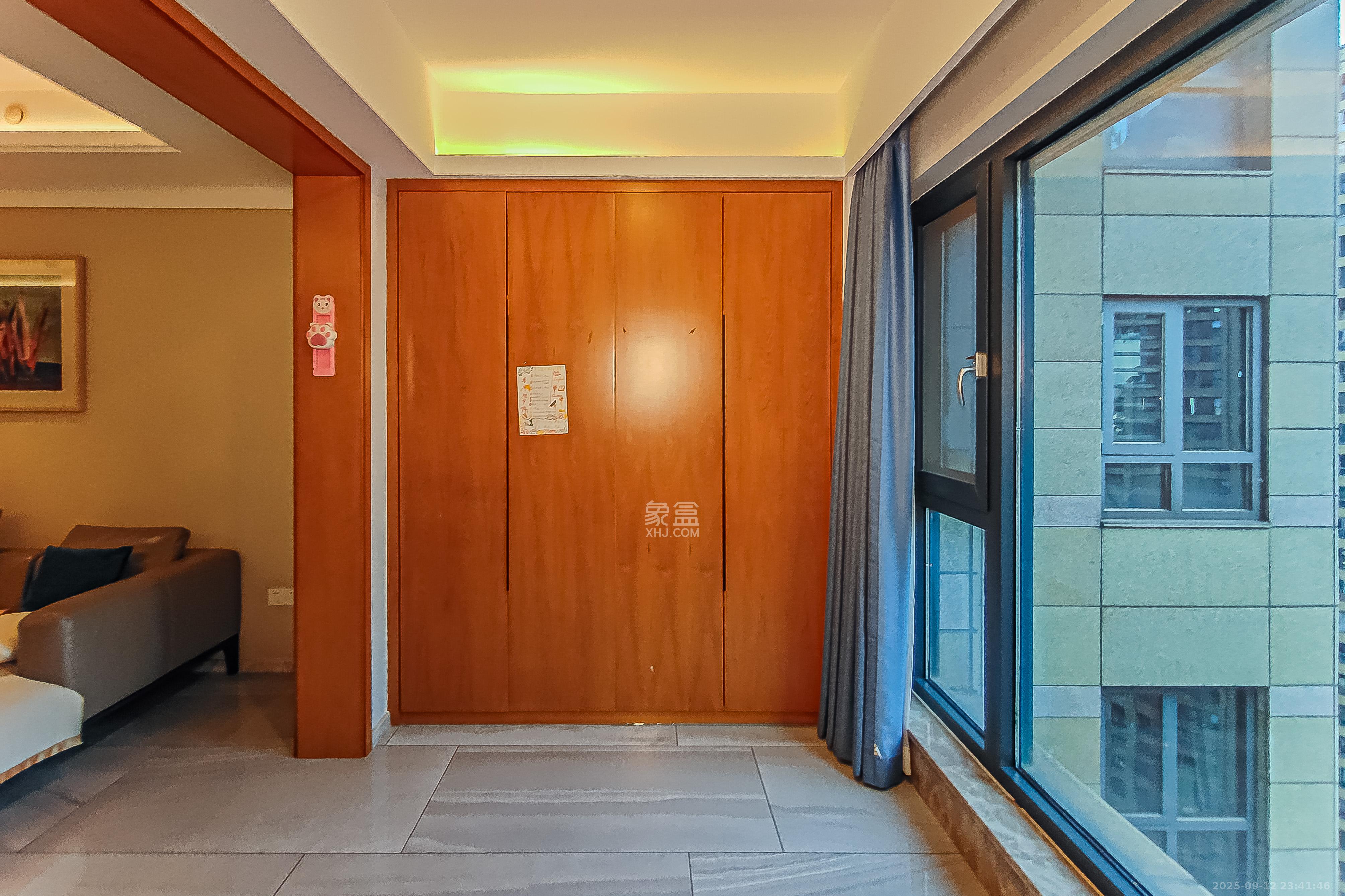 保利国际广场  1室2厅1卫    376.0万 保利国际广场  1室2厅1卫    376.0万阳台