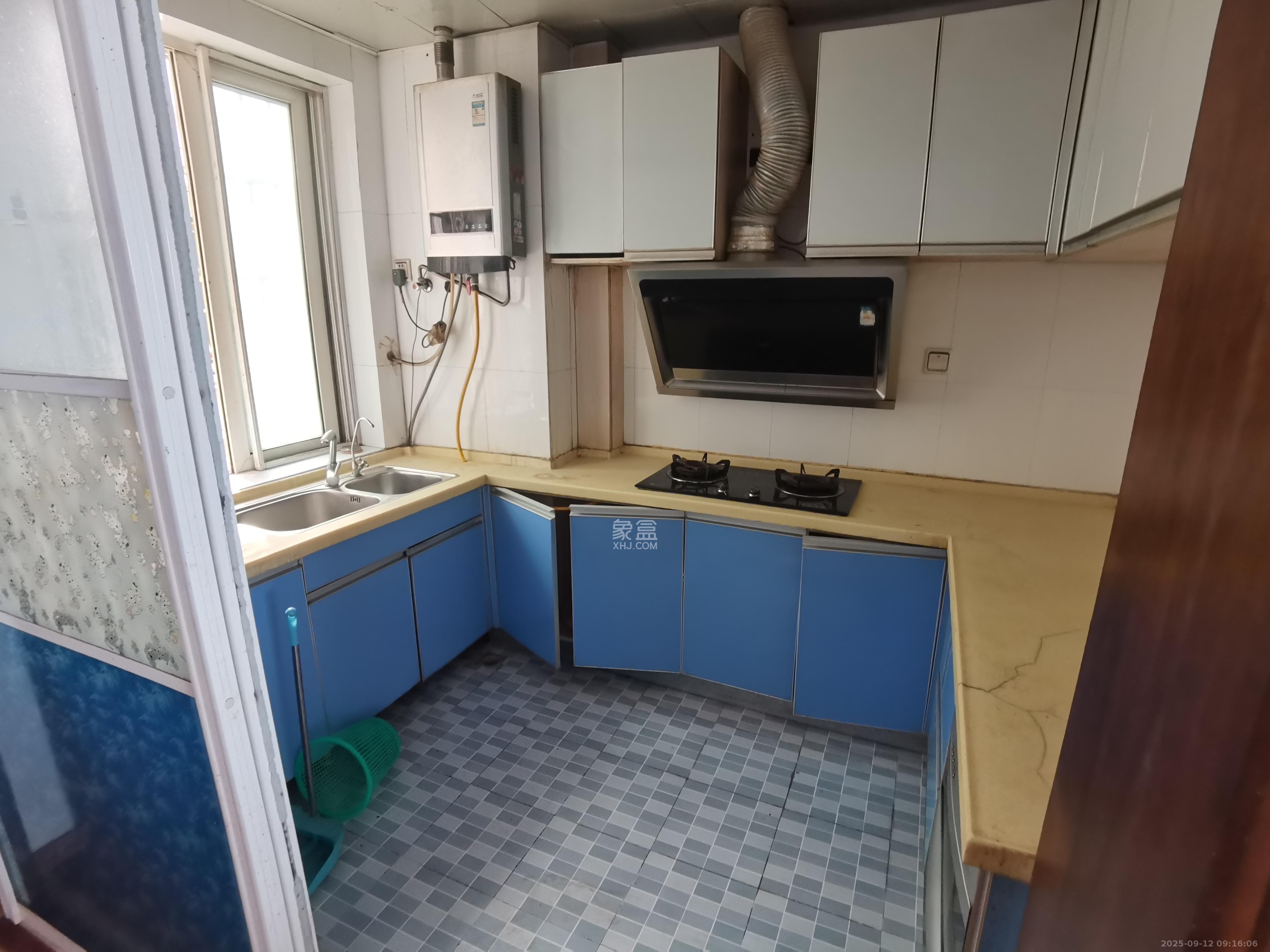 开源鑫阁  3室2厅2卫    2000.0元/月室内图