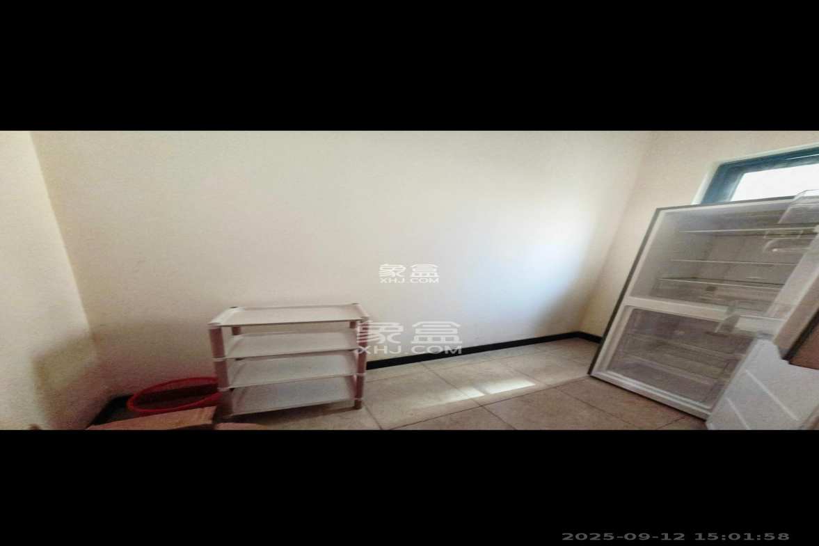 恒大御景湾  3室2厅2卫    3500.0元/月 恒大御景湾  3室2厅2卫    3500.0元/月室内图