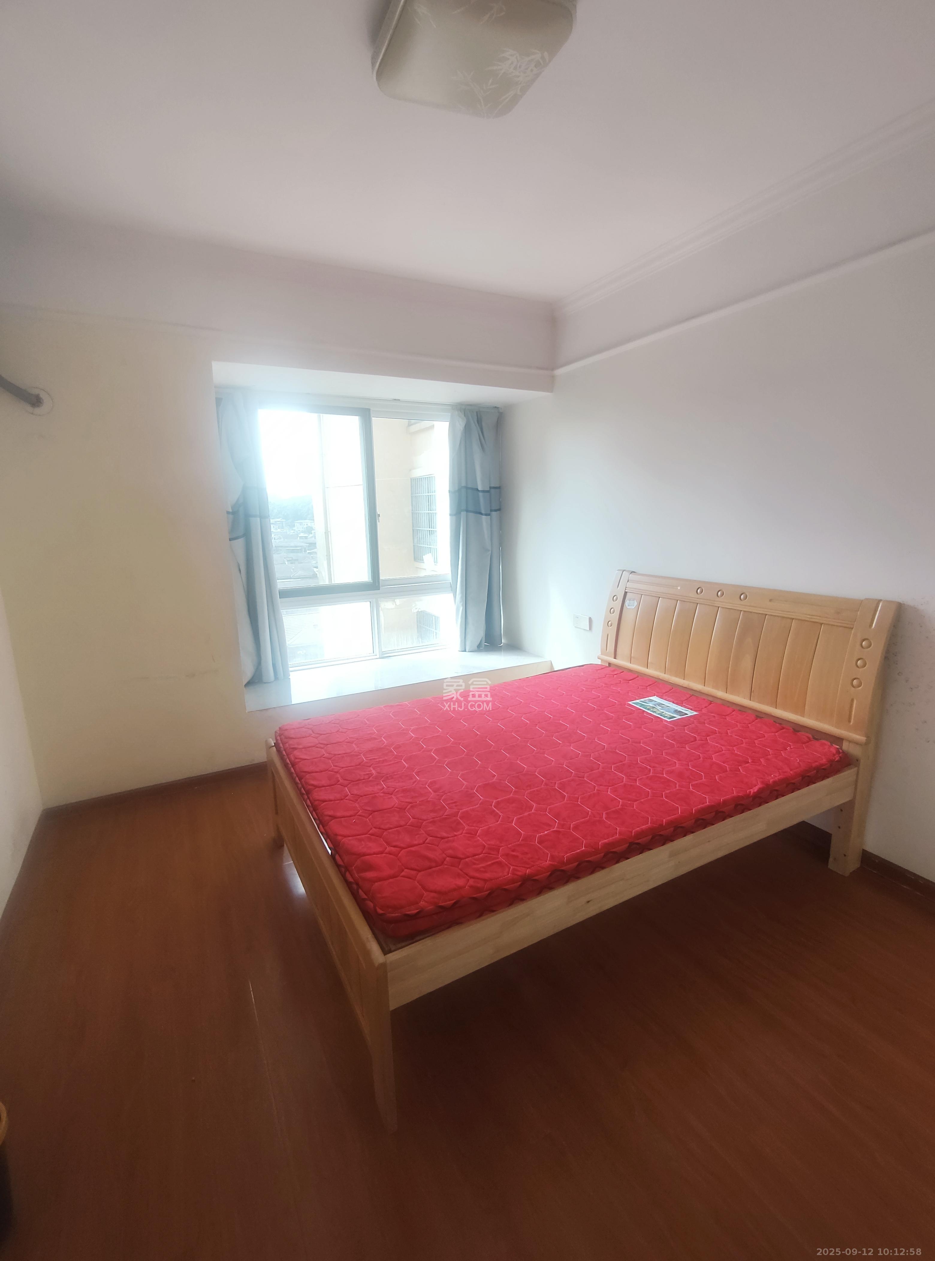 天麓尚层  4室2厅2卫    3000.0元/月室内图