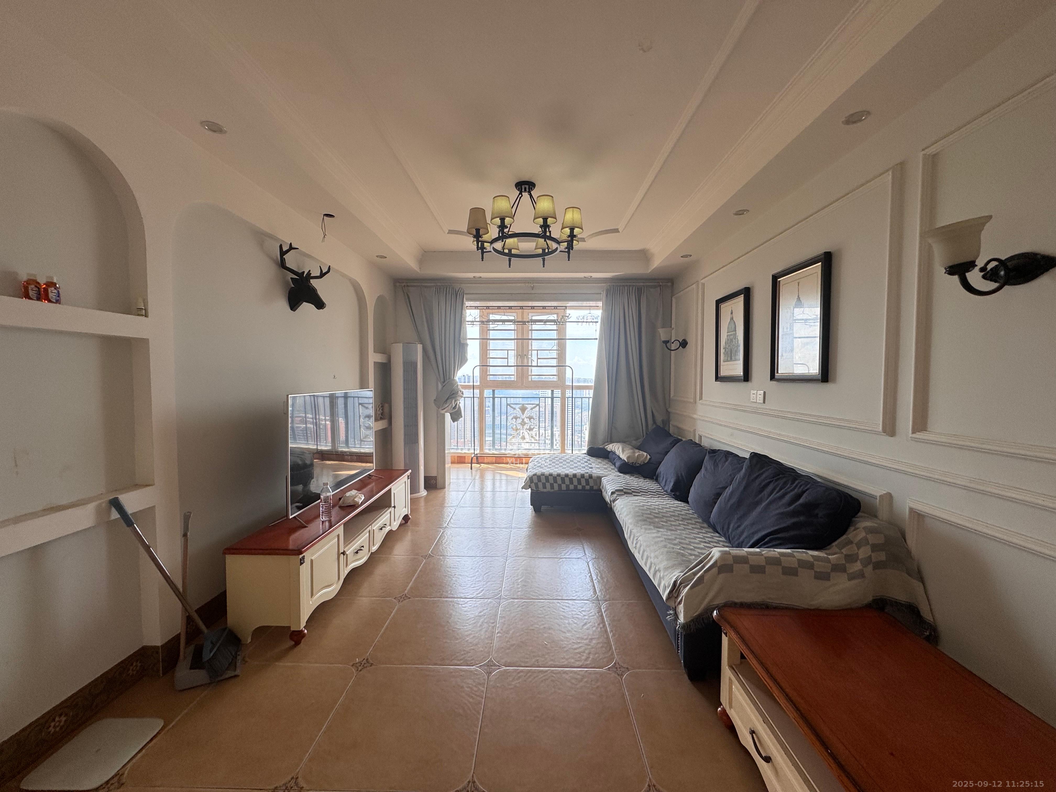 南城印象  1室2厅1卫    2500.0元/月室内图