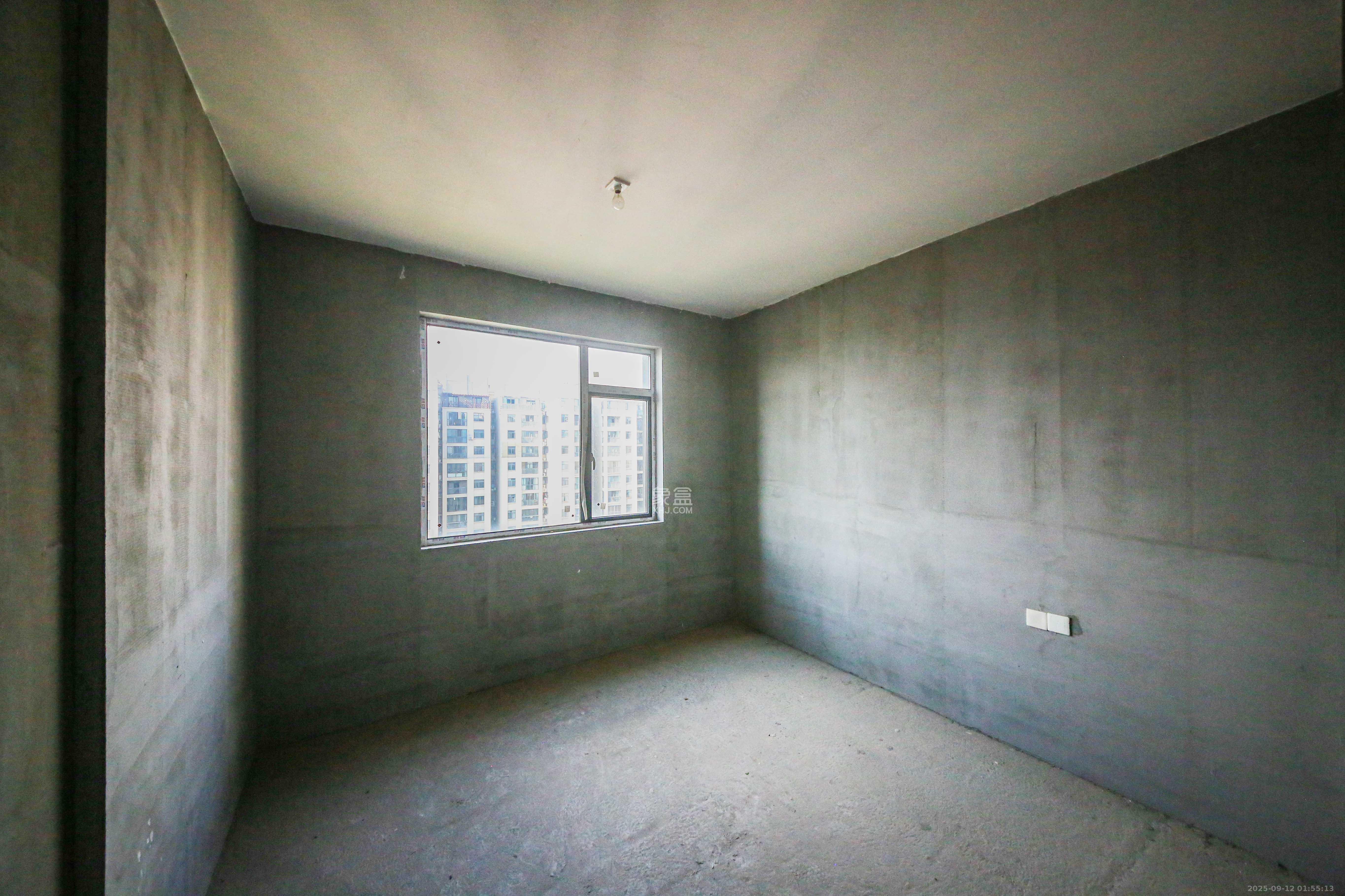 友谊青苑  5室2厅3卫    318.0万 友谊青苑  5室2厅3卫    318.0万卧室