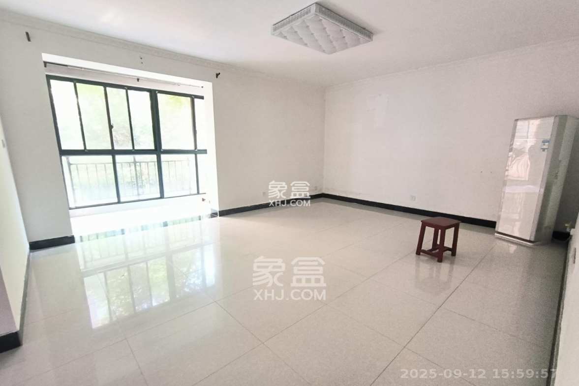 麓谷公馆(涉外国际公馆) 3室2厅2卫 2400.00元/月 麓谷公馆(涉外国际公馆) 3室2厅2卫 2400.00元/月室内图