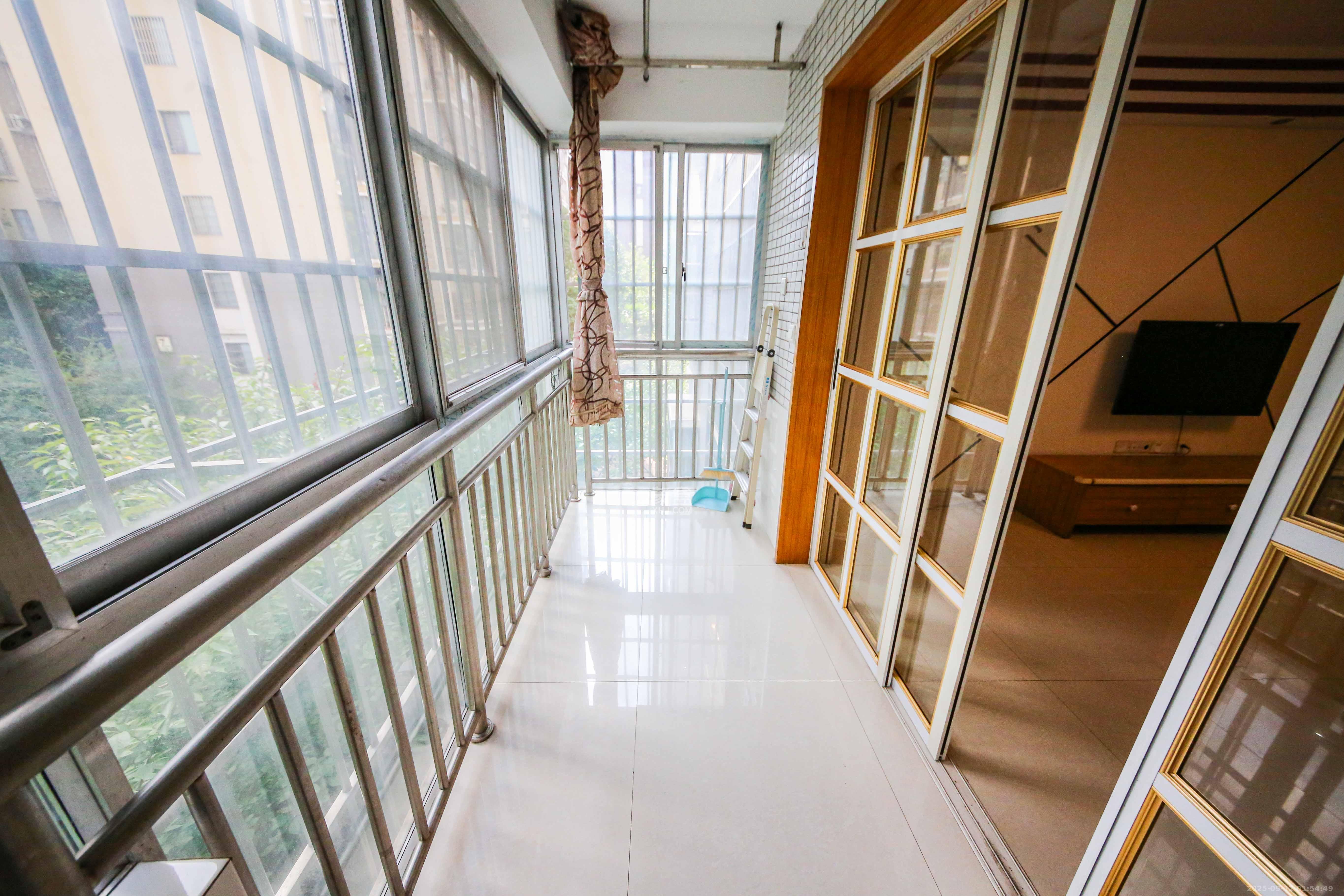 满庭芳小区  3室2厅2卫    107.0万 满庭芳小区  3室2厅2卫    107.0万阳台