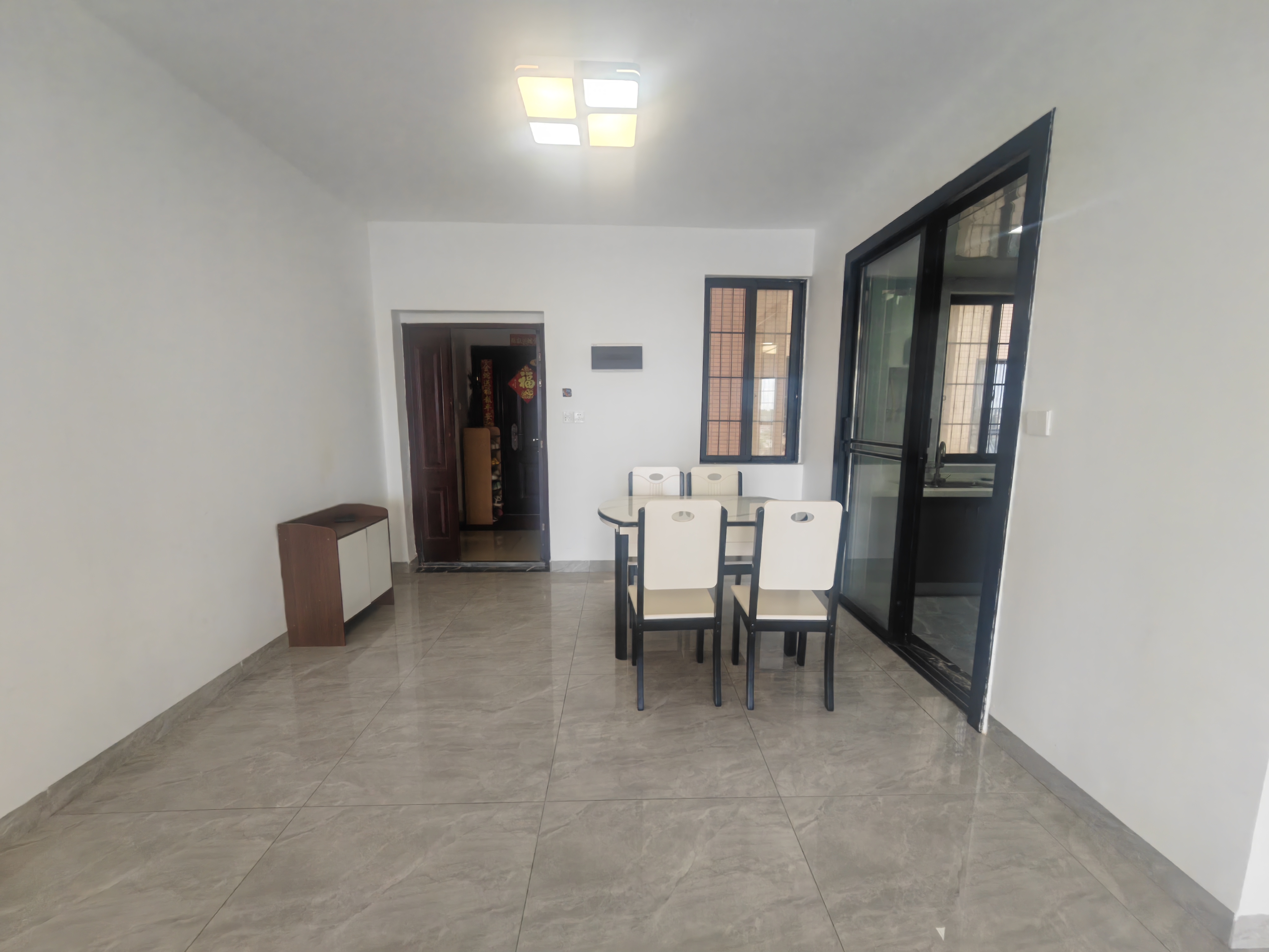 东城明珠 3室2厅2卫 2200.0元/月 东城明珠 3室2厅2卫 2200.0元/月室内图