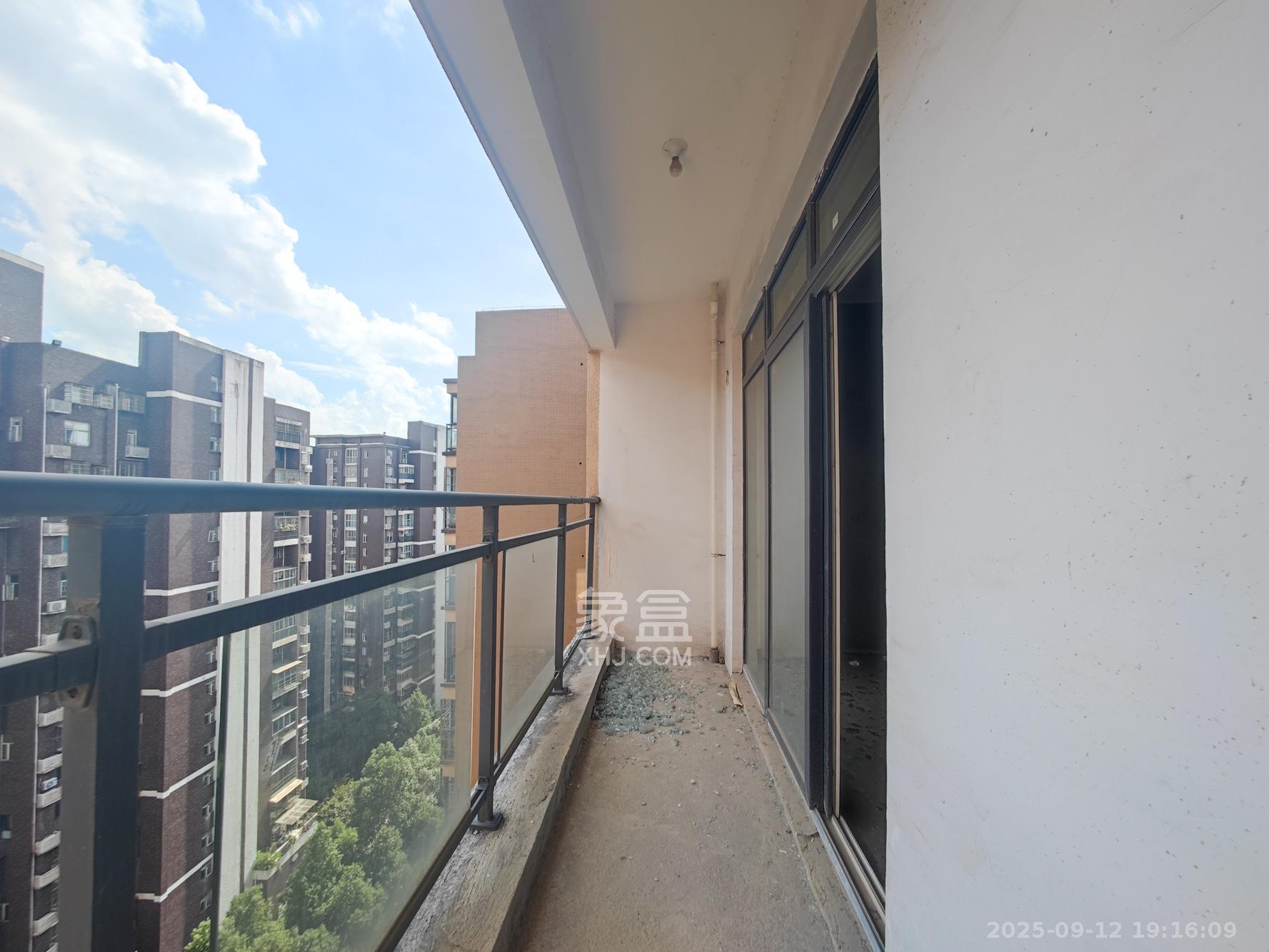 湘府十城（汇财御景湾新寓,汇财国际）  5室1厅2卫    102.0万阳台