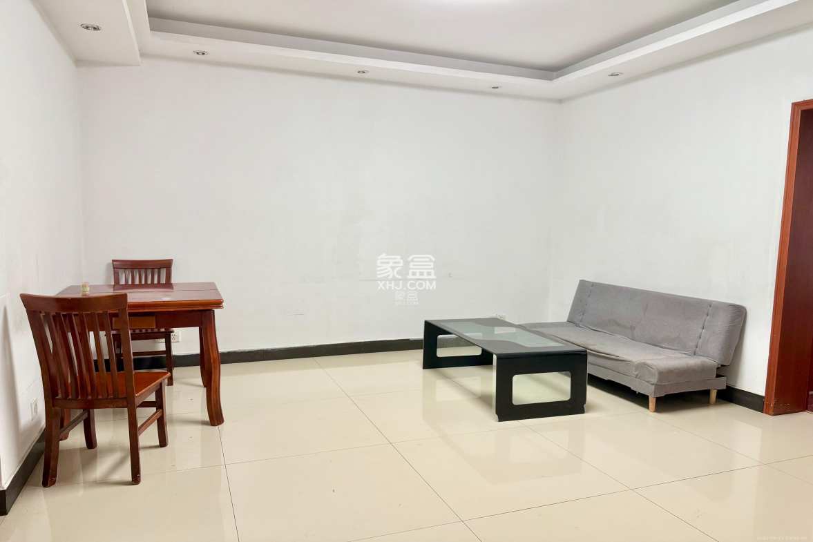 中南汽车世界 2室2厅1卫 1100.0元/月 中南汽车世界 2室2厅1卫 1100.0元/月室内图