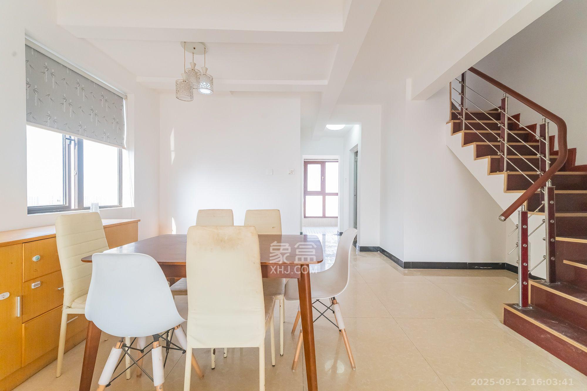 星湖湾一期高层  3室2厅3卫    2300.0元/月 星湖湾一期高层  3室2厅3卫    2300.0元/月室内图