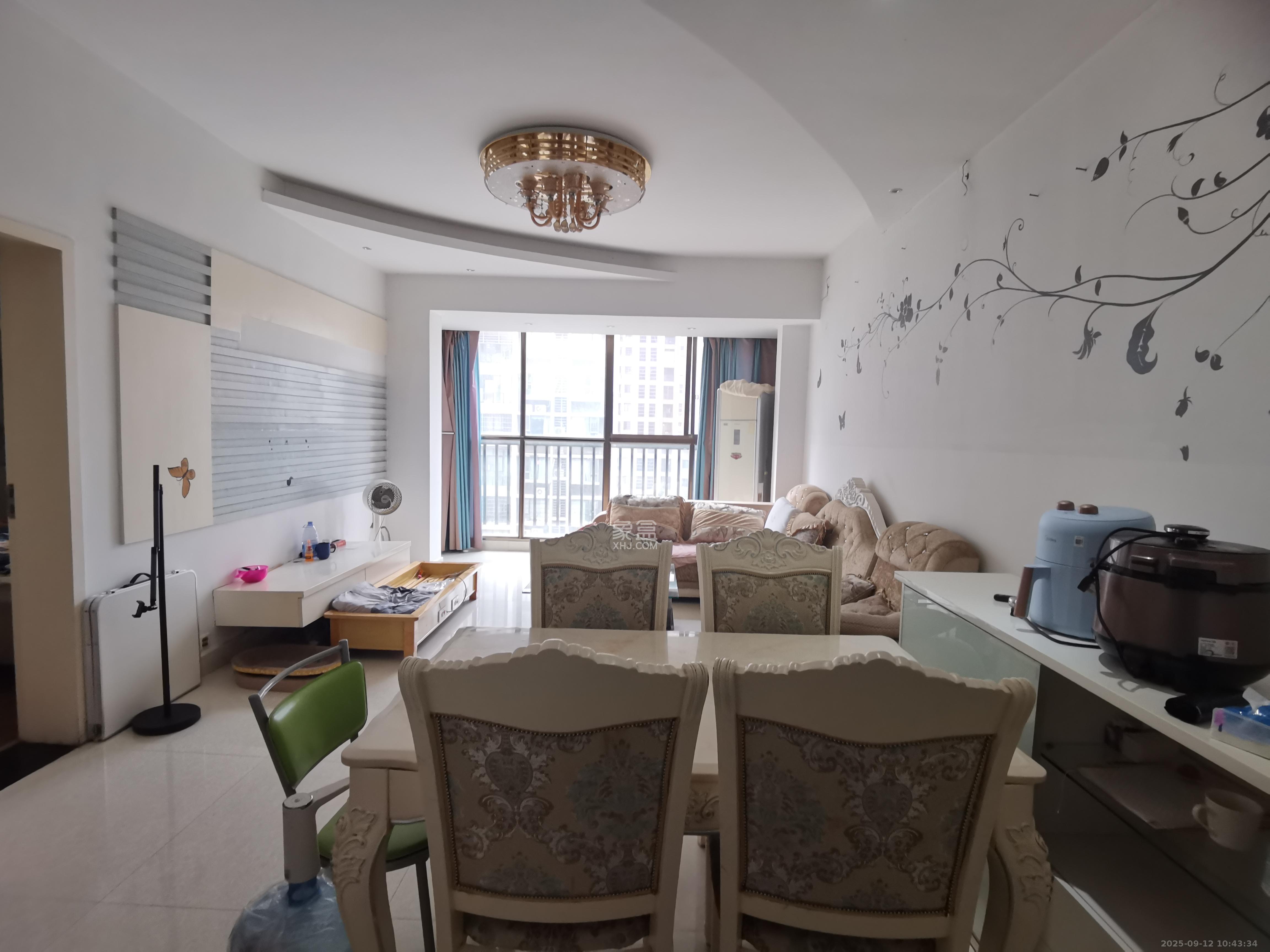 岳泰理想城 1室2厅1卫 2500.0元/月 岳泰理想城 1室2厅1卫 2500.0元/月室内图