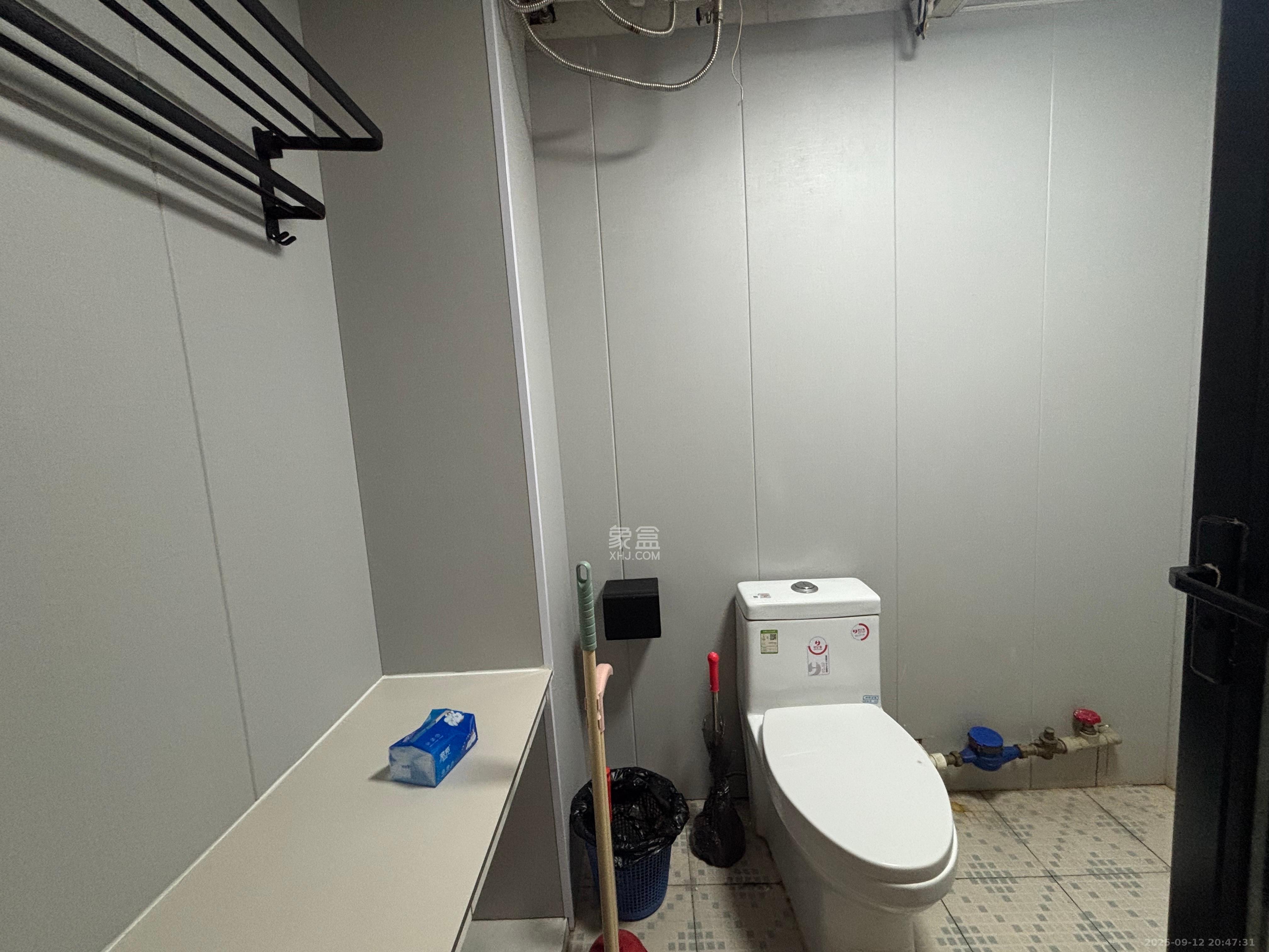 七彩丽都  1室1厅1卫    1800.0元/月室内图