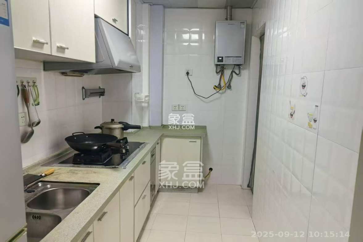 香槟小镇(香槟花苑) 3室2厅1卫 1800.0元/月 香槟小镇(香槟花苑) 3室2厅1卫 1800.0元/月室内图