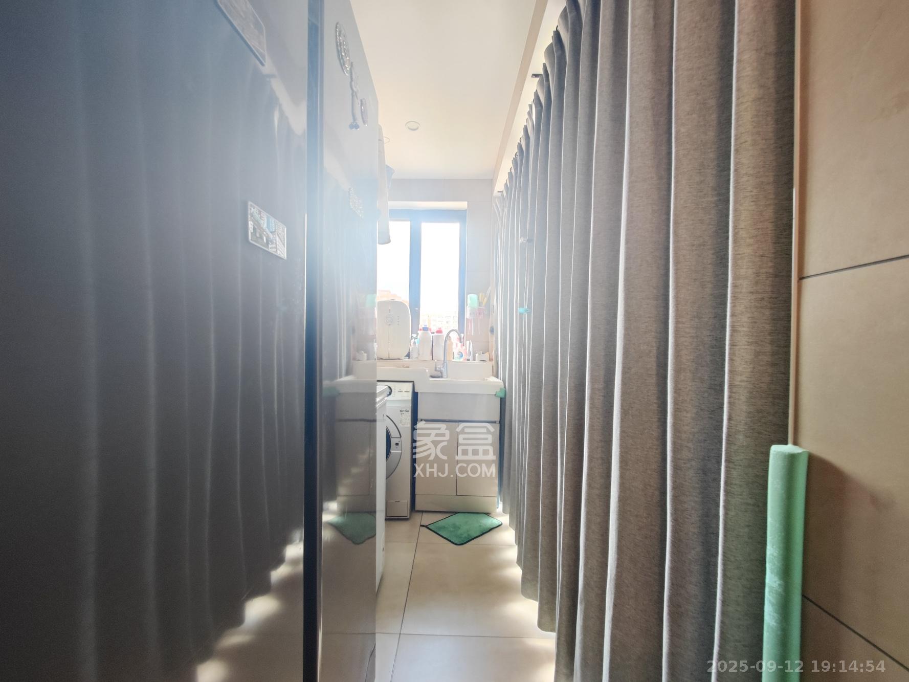 德润小区（丰升德润小区）  4室2厅2卫   168.00万阳台