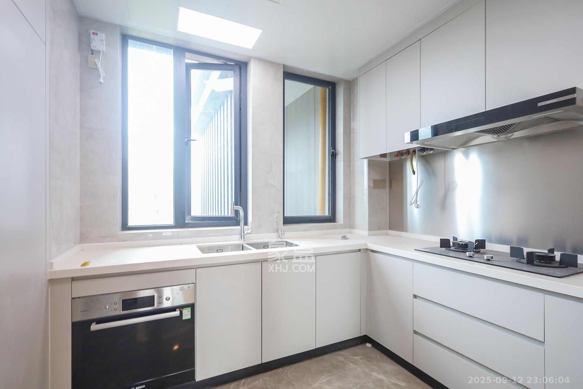 江山印  4室2厅3卫    550.0万 江山印  4室2厅3卫    550.0万厨房