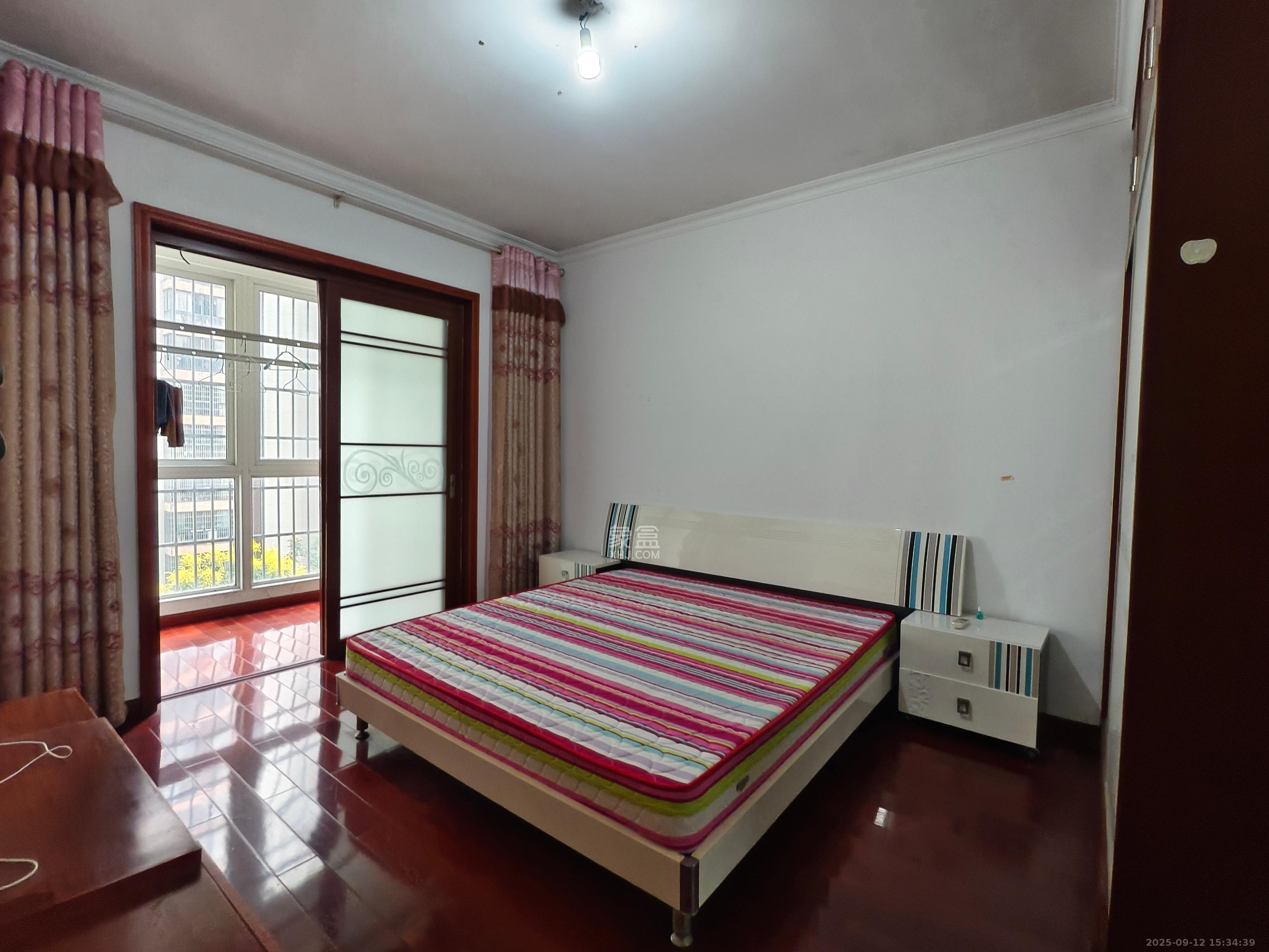 楚天世纪城东苑  3室2厅2卫    1900.0元/月室内图