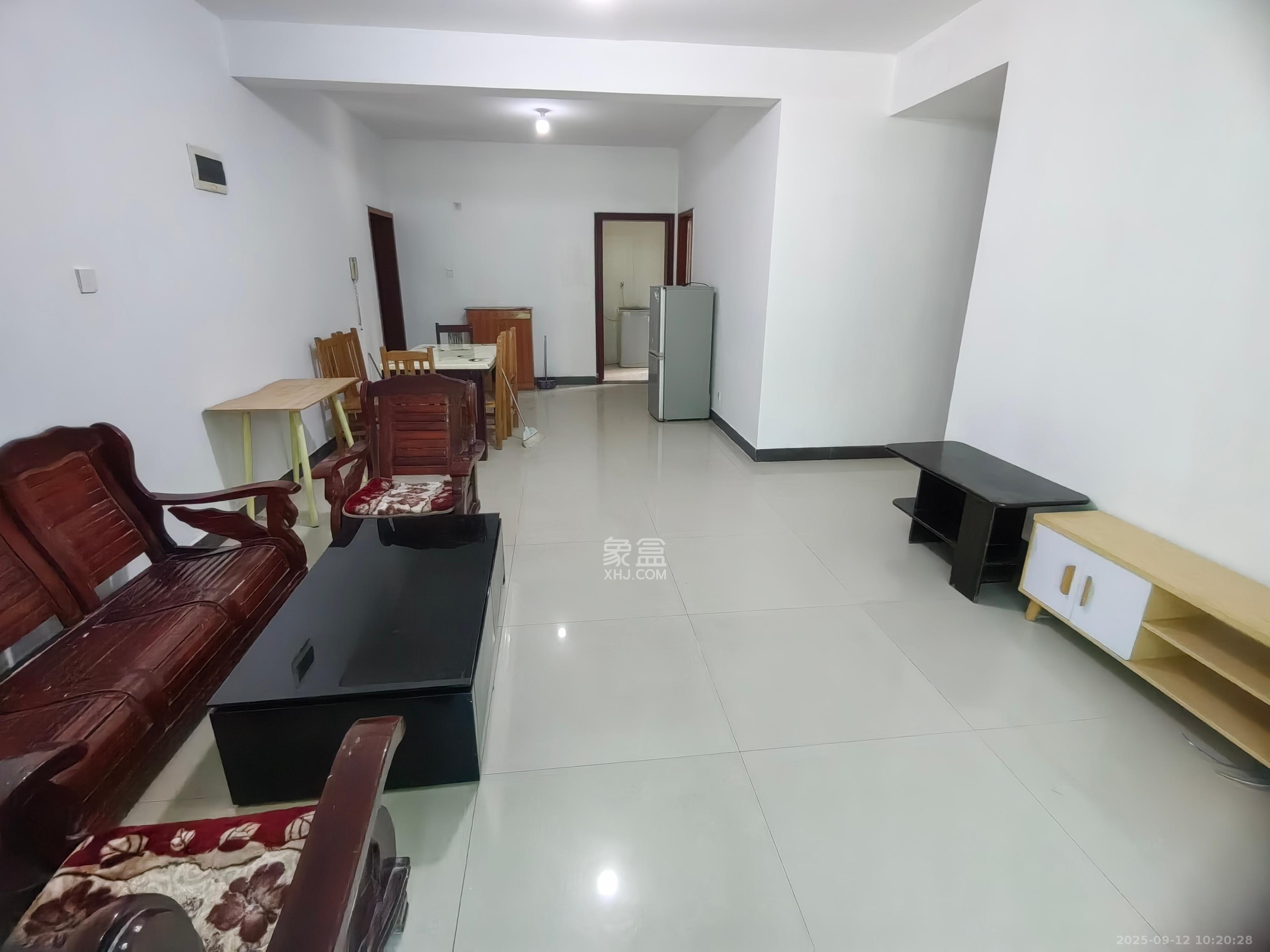 洞井二小区 3室2厅1卫 1900.0元/月 洞井二小区 3室2厅1卫 1900.0元/月室内图