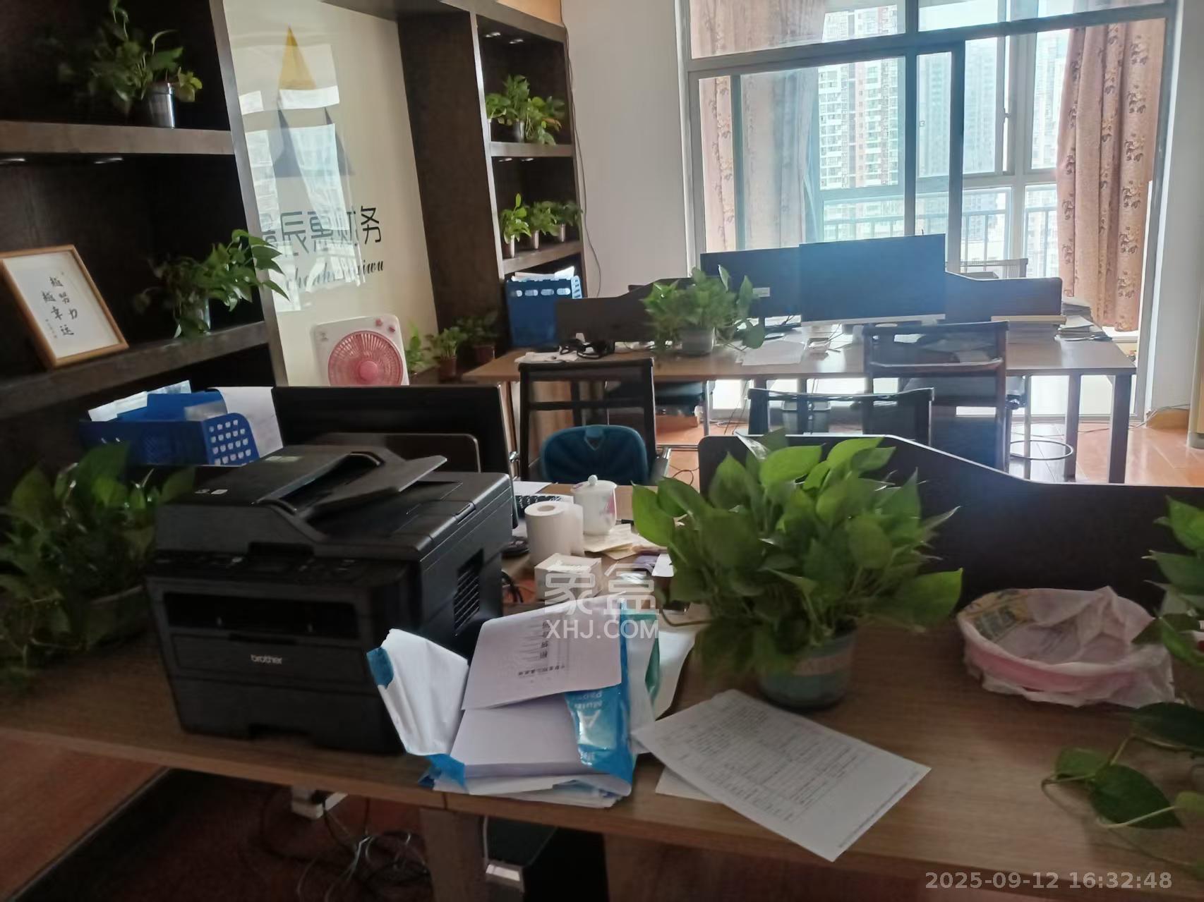 友阿光大大厦  3室2厅1卫    3200.0元/月室内图