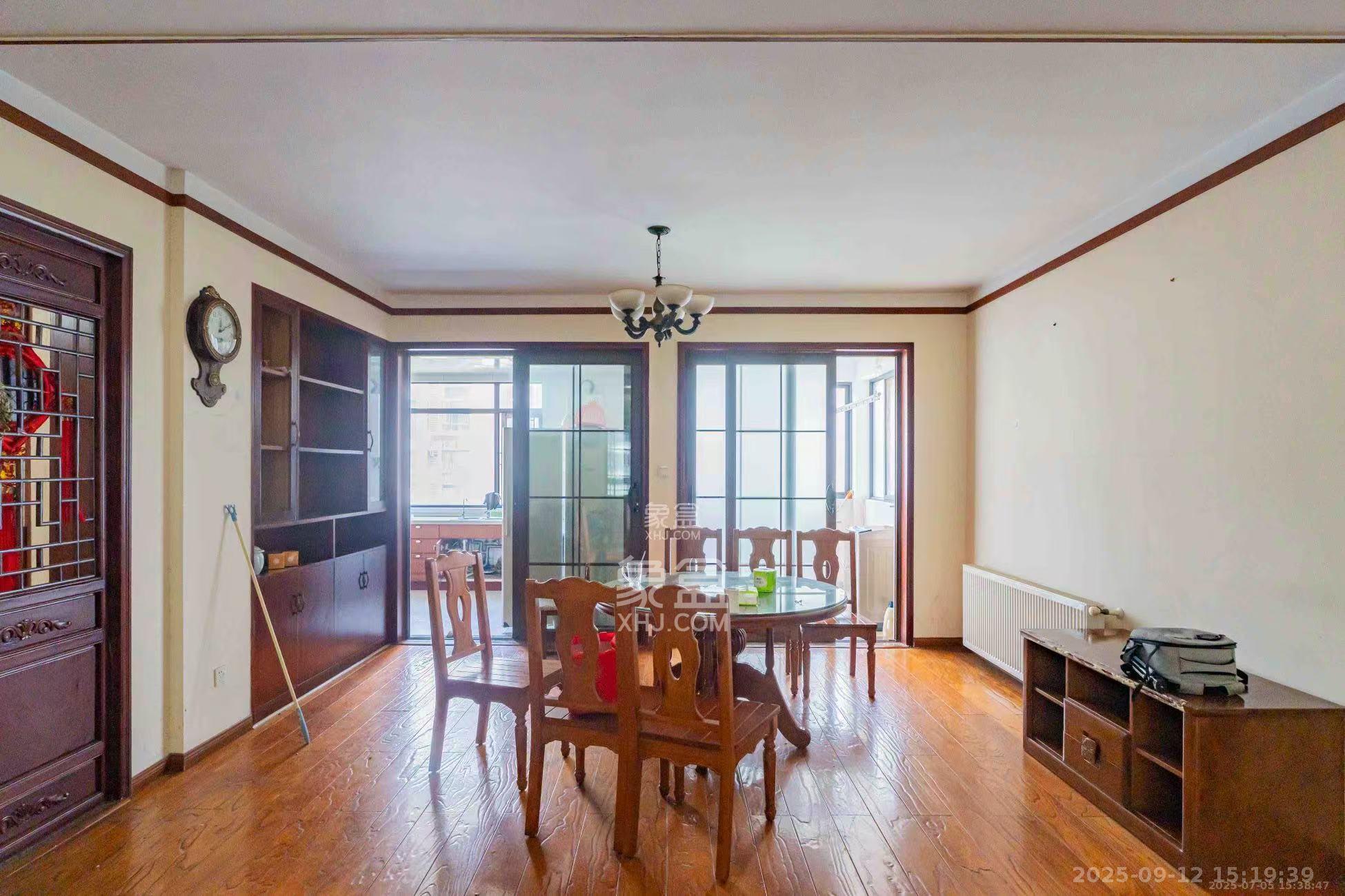 归心苑 5室2厅3卫 5200.0元/月 归心苑 5室2厅3卫 5200.0元/月室内图