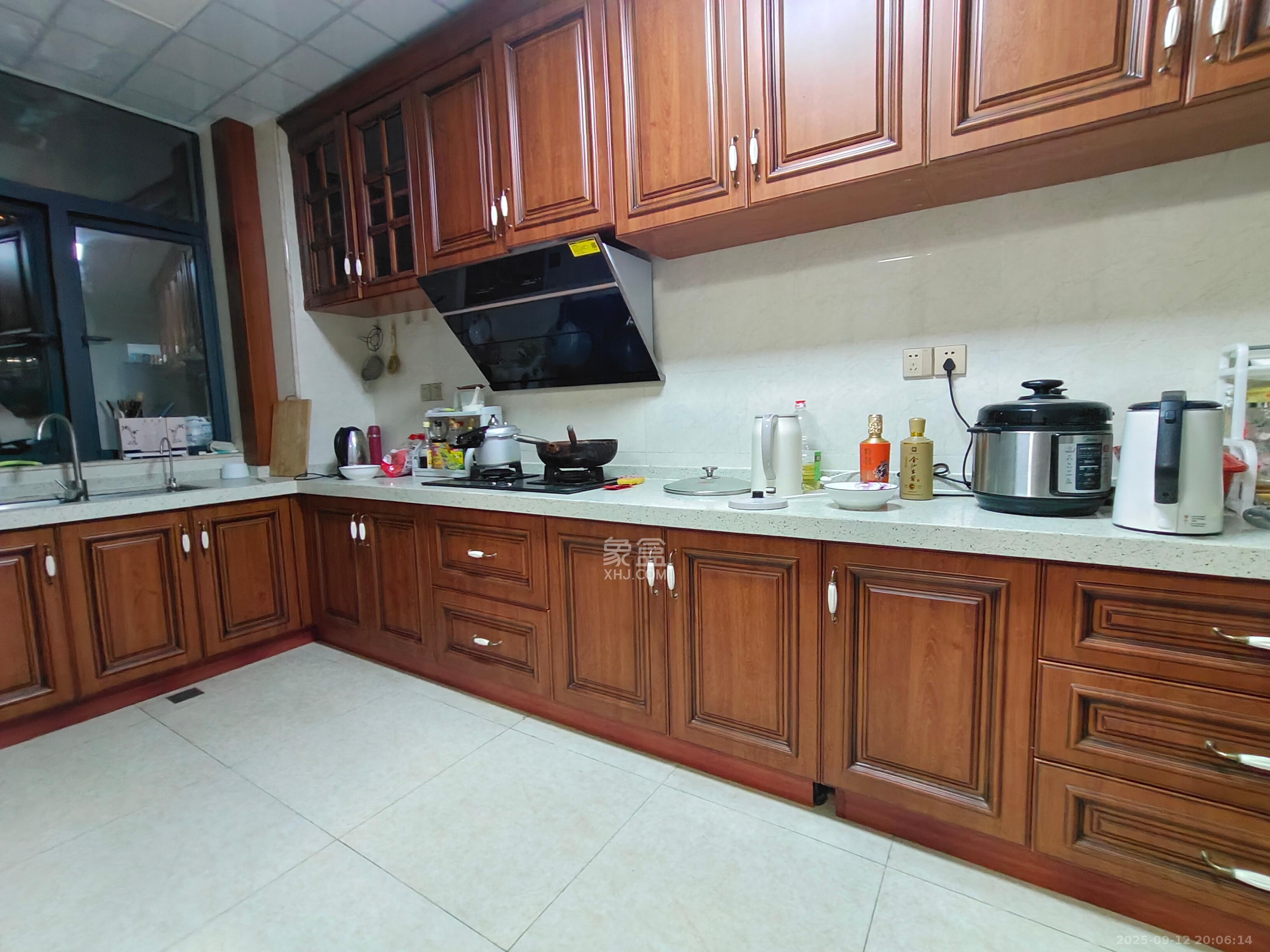 中隆国际御玺 4室2厅3卫 5800.0元/月 中隆国际御玺 4室2厅3卫 5800.0元/月室内图