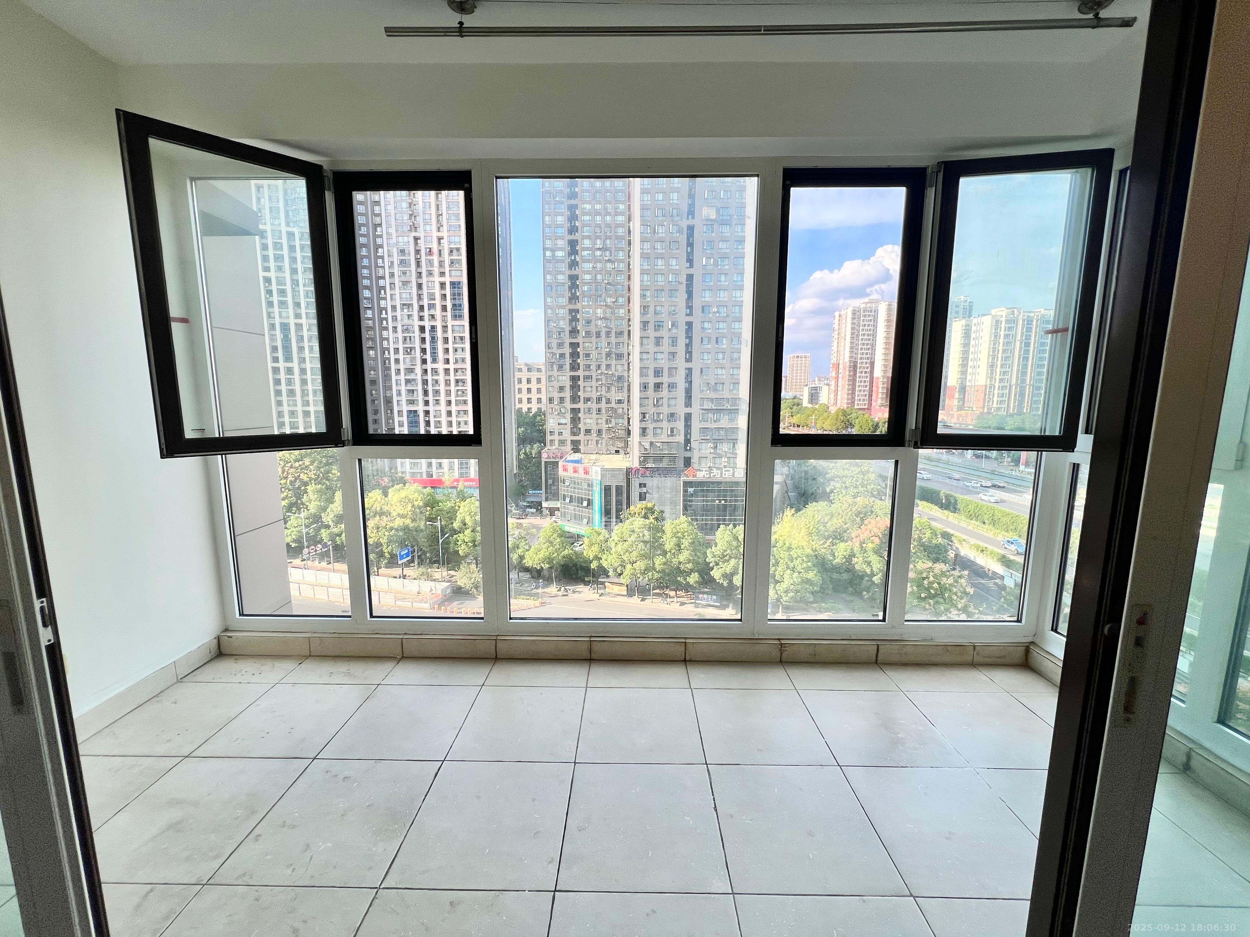 HC新城(建工集团单位房) 3室2厅2卫 2600.0元/月 HC新城(建工集团单位房) 3室2厅2卫 2600.0元/月室内图