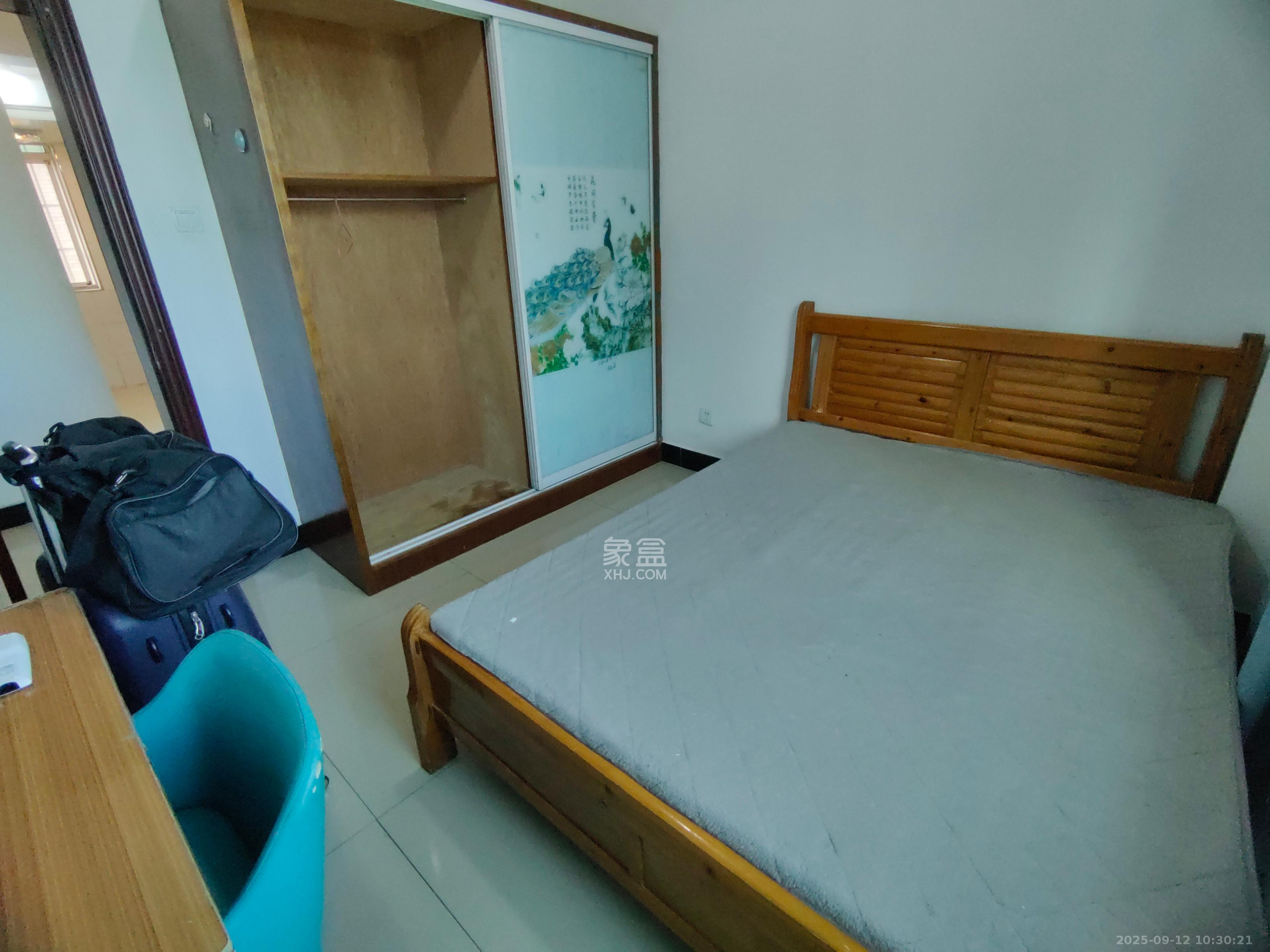 洞井二小区 3室2厅1卫 2100.0元/月 洞井二小区 3室2厅1卫 2100.0元/月室内图