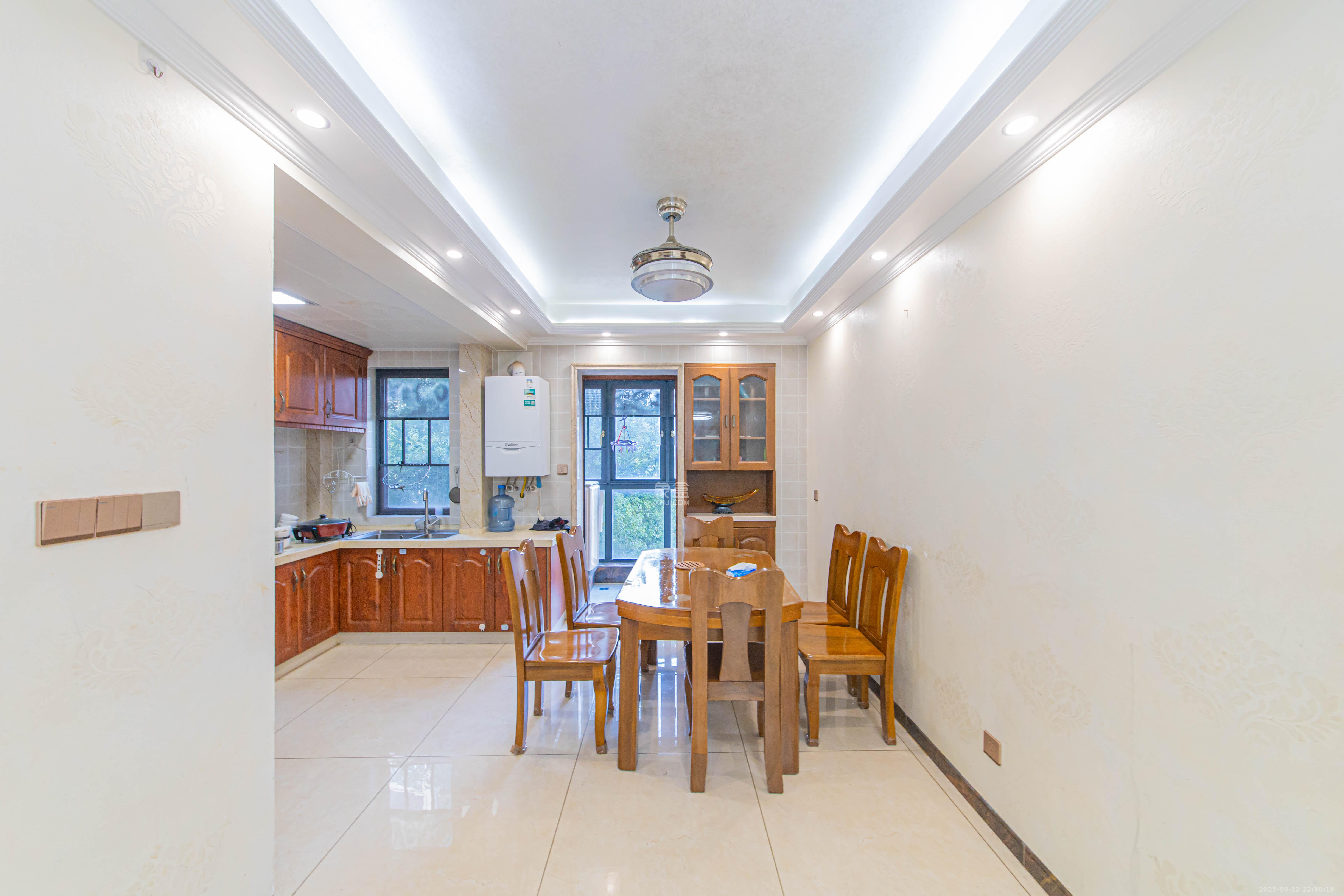 中建芙蓉嘉苑 4室2厅2卫 126.0万 中建芙蓉嘉苑 4室2厅2卫 126.0万客厅