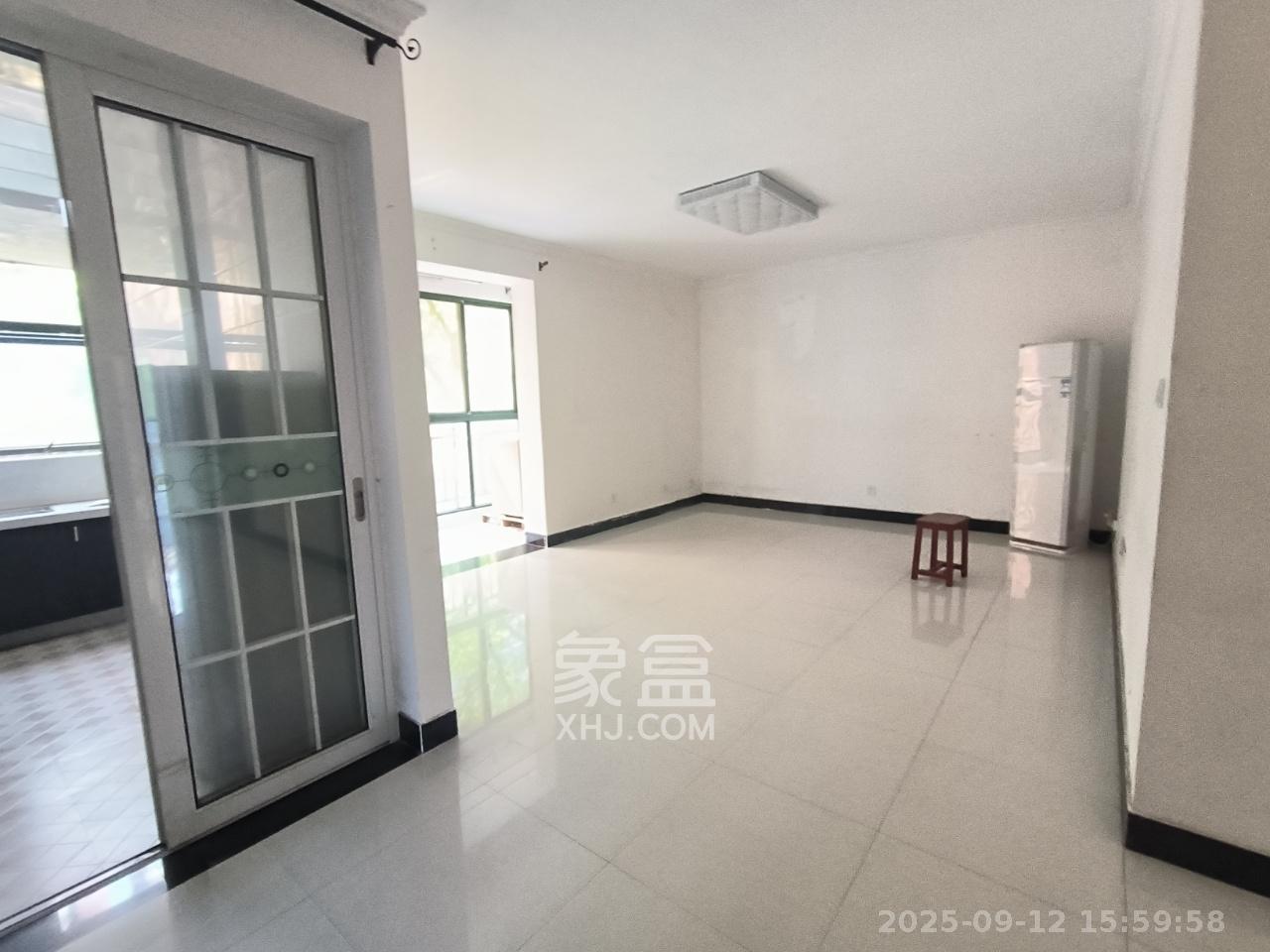 麓谷公馆(涉外国际公馆) 3室2厅2卫 2400.00元/月 麓谷公馆(涉外国际公馆) 3室2厅2卫 2400.00元/月室内图