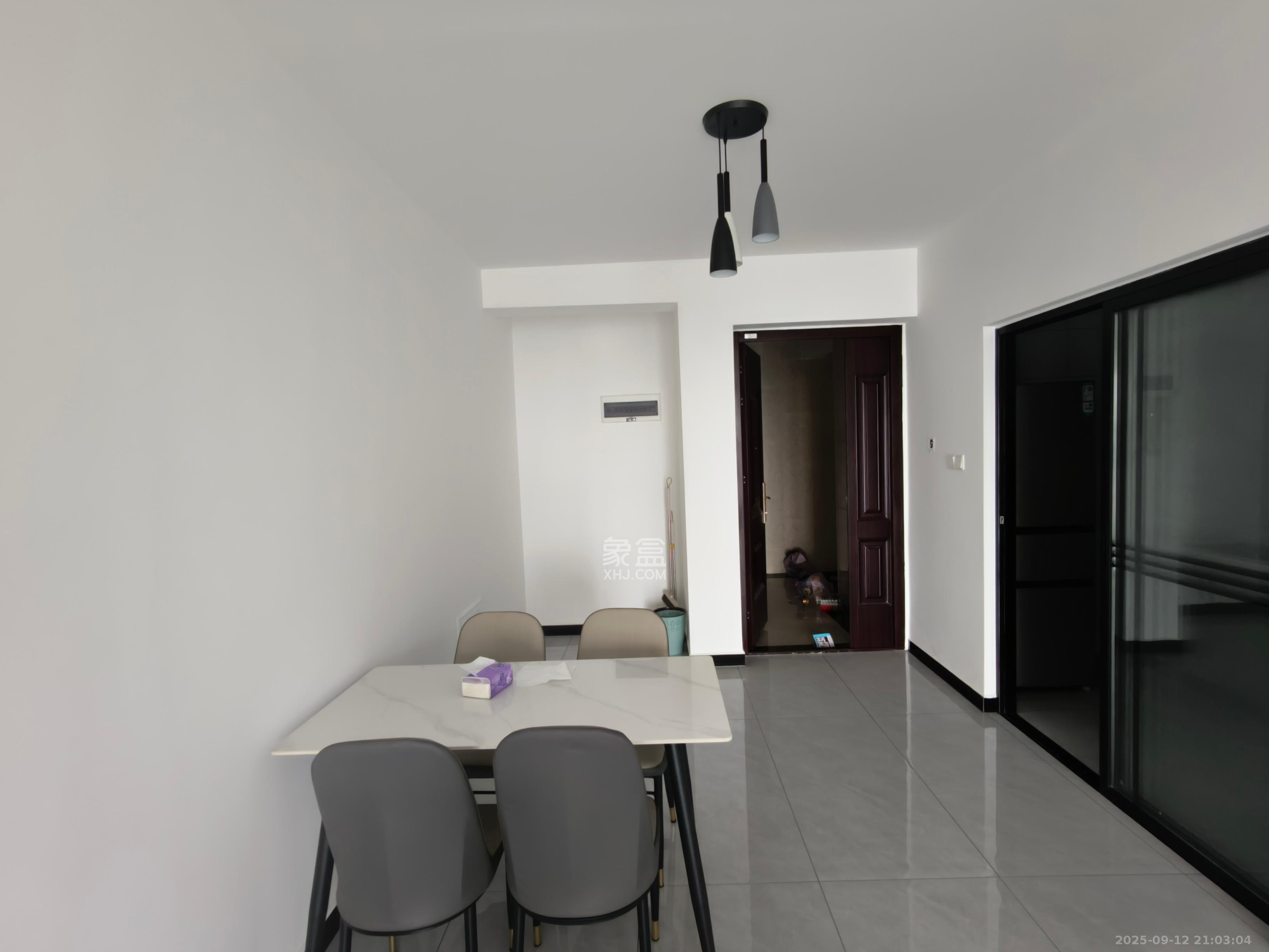 青竹湖曦园  3室2厅1卫    2000.0元/月室内图