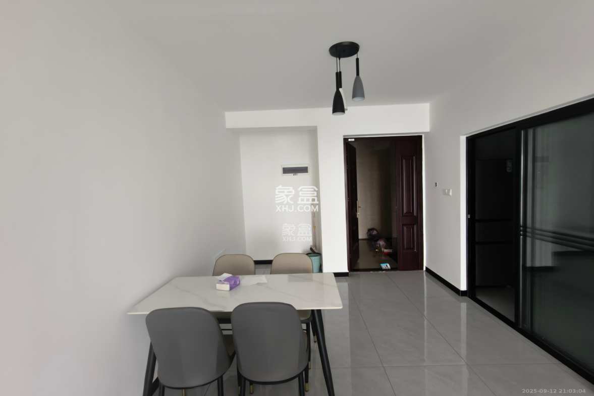 青竹湖曦园  3室2厅1卫    2000.0元/月 青竹湖曦园  3室2厅1卫    2000.0元/月室内图