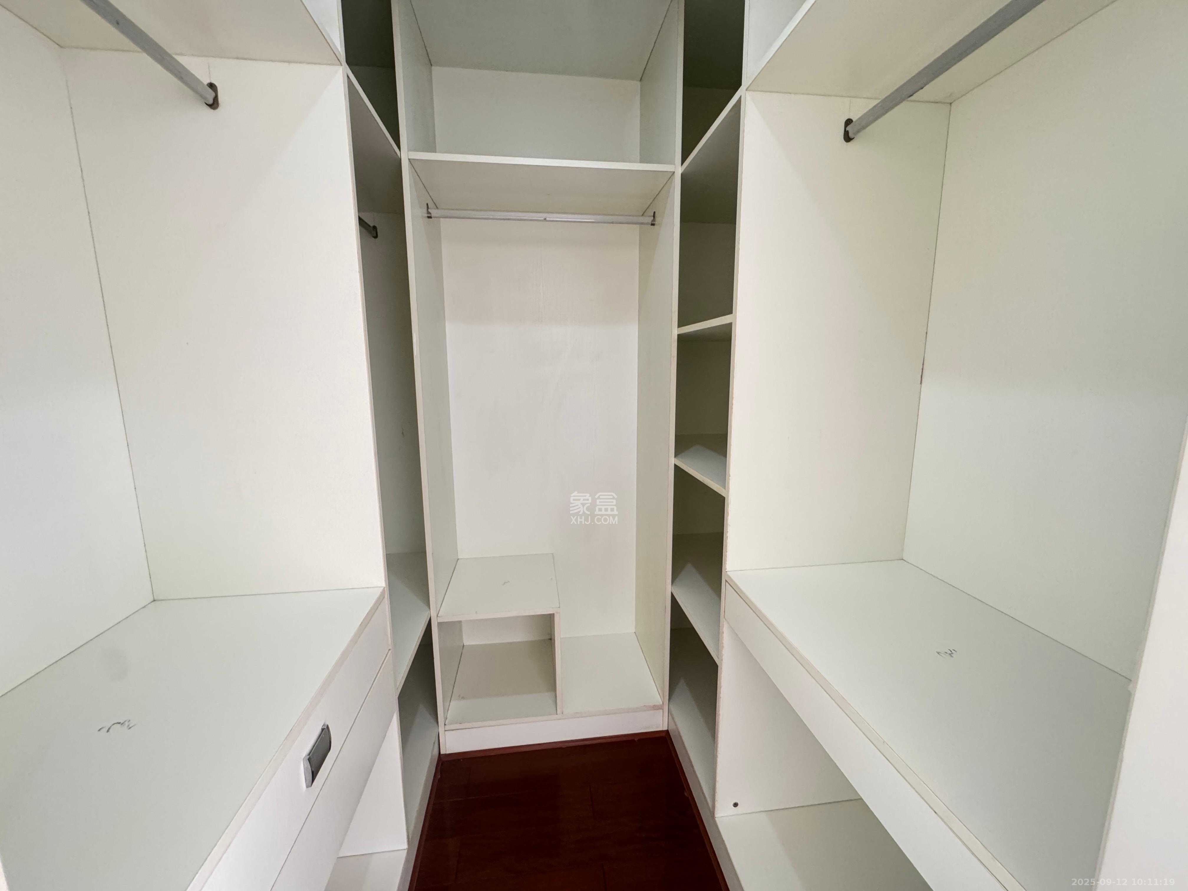 世嘉国际华城  4室2厅1卫    3800.0元/月 世嘉国际华城  4室2厅1卫    3800.0元/月室内图