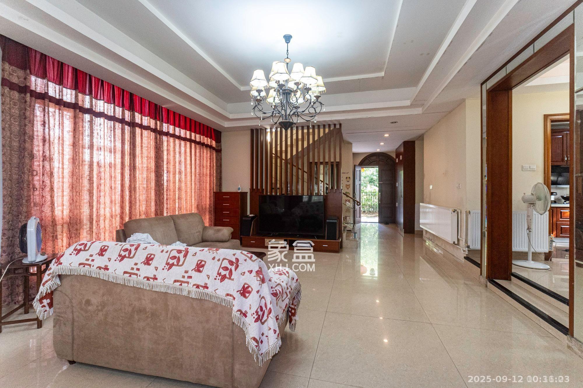 碧桂园威尼斯城  6室2厅4卫    7500.0元/月 碧桂园威尼斯城  6室2厅4卫    7500.0元/月