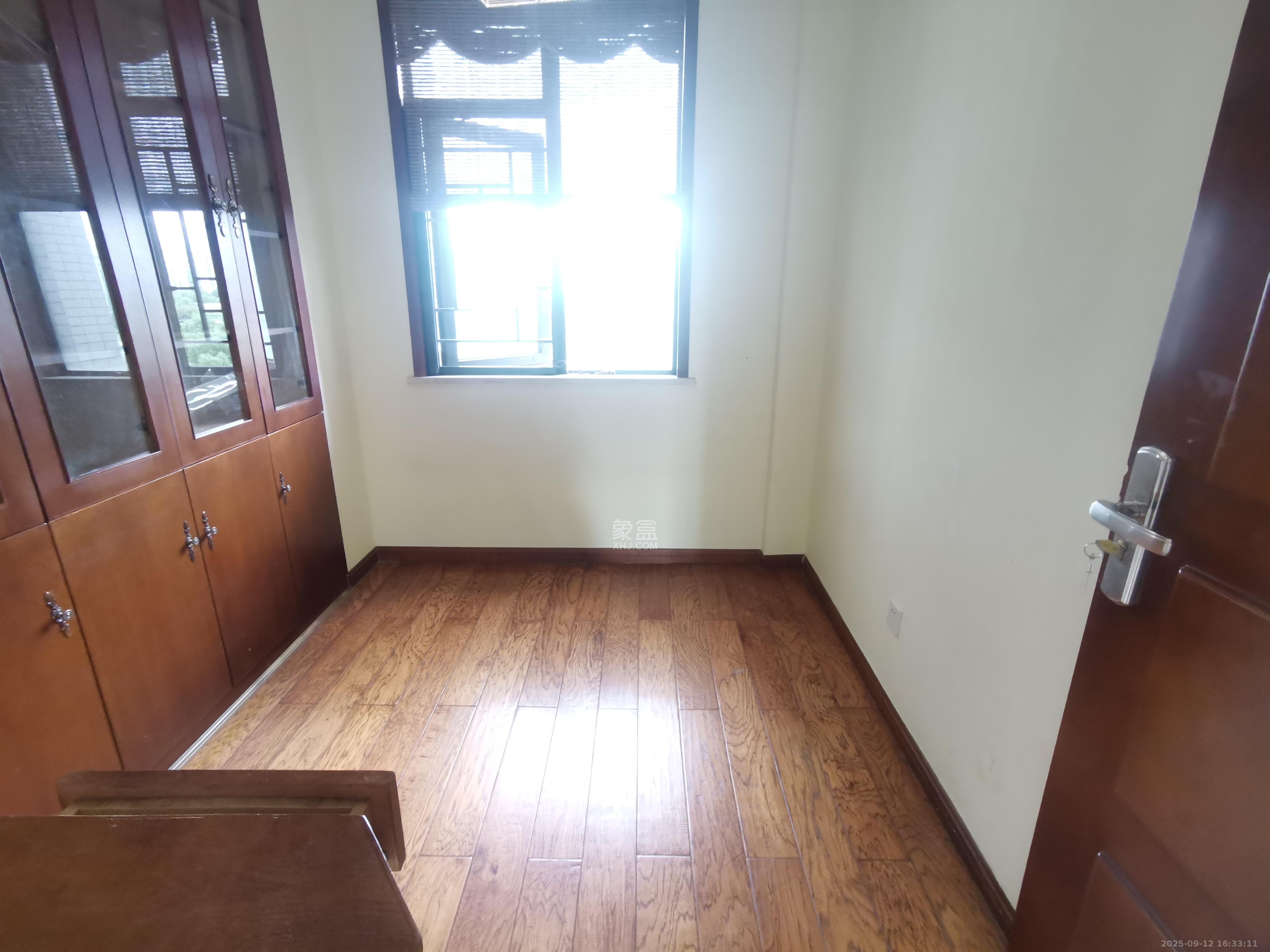 西城龙庭 4室2厅2卫 3000.0元/月 西城龙庭 4室2厅2卫 3000.0元/月室内图