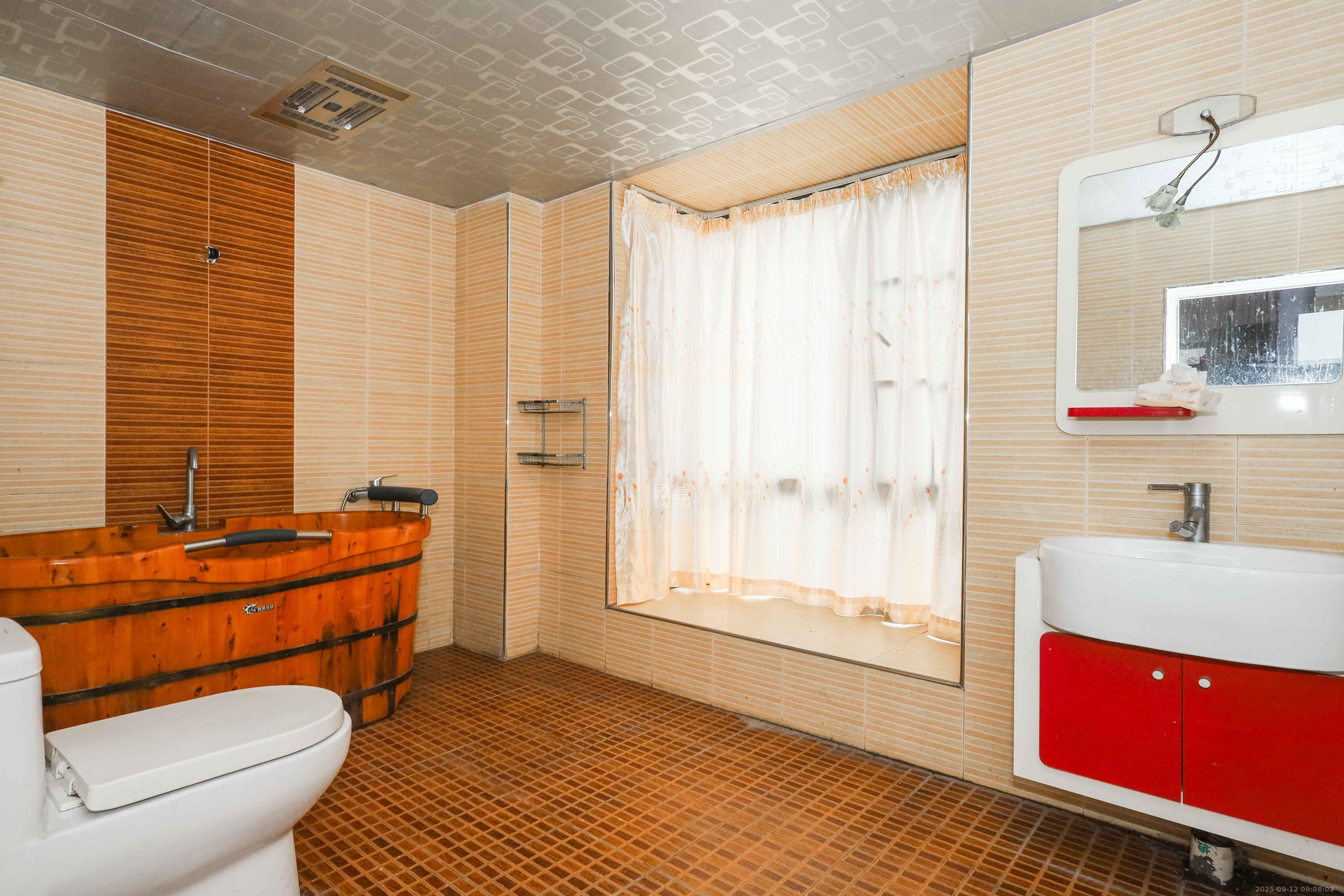 麓谷公馆（涉外国际公馆）  3室2厅2卫    2400.0元/月室内图