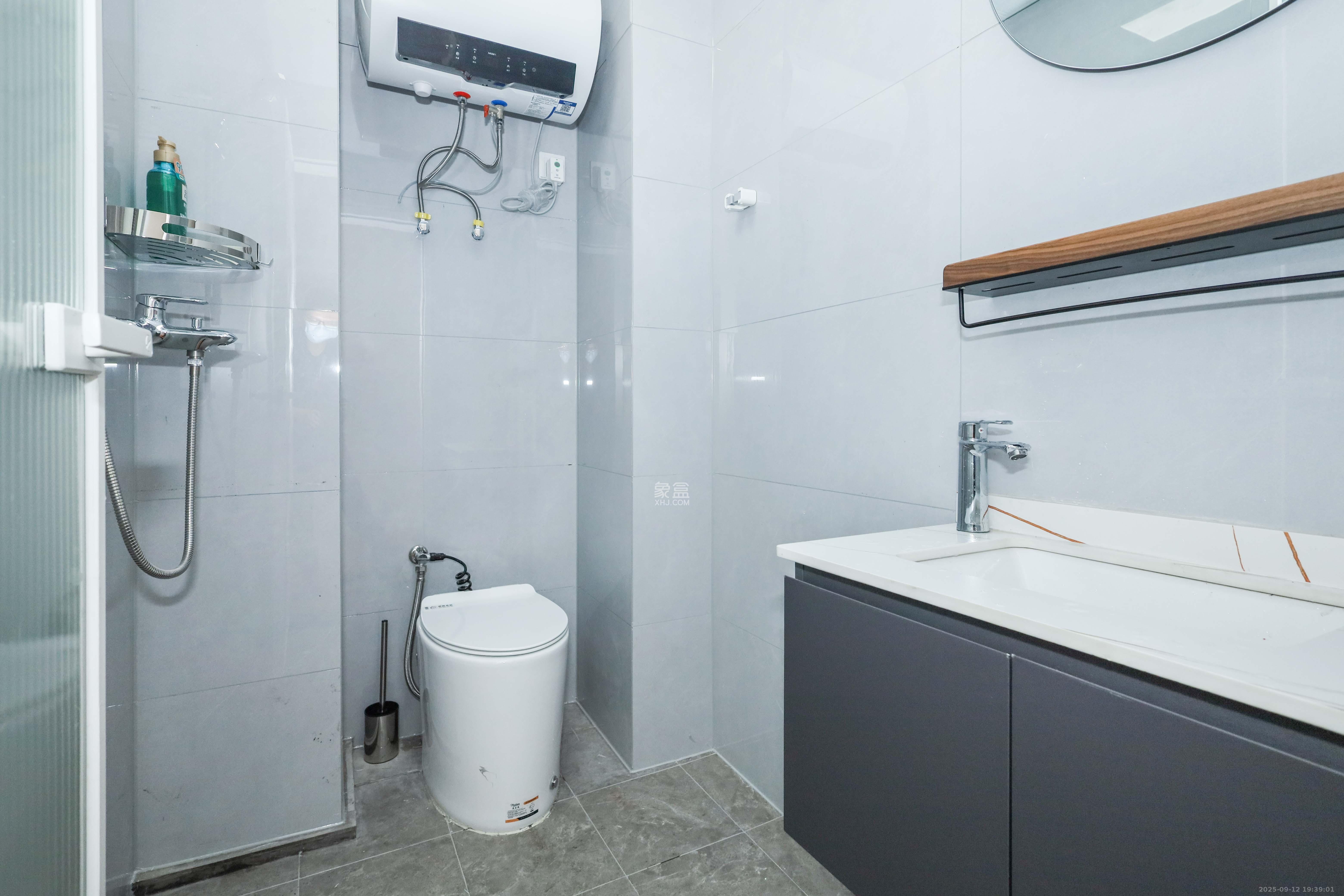 达美D6区 1室1厅1卫 17.5万 达美D6区 1室1厅1卫 17.5万卫生间