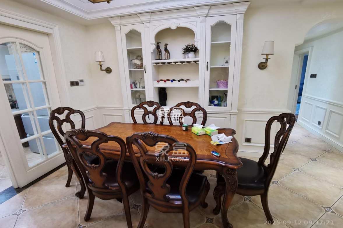 欧莱雅郡 4室2厅2卫 3400.0元/月 欧莱雅郡 4室2厅2卫 3400.0元/月室内图