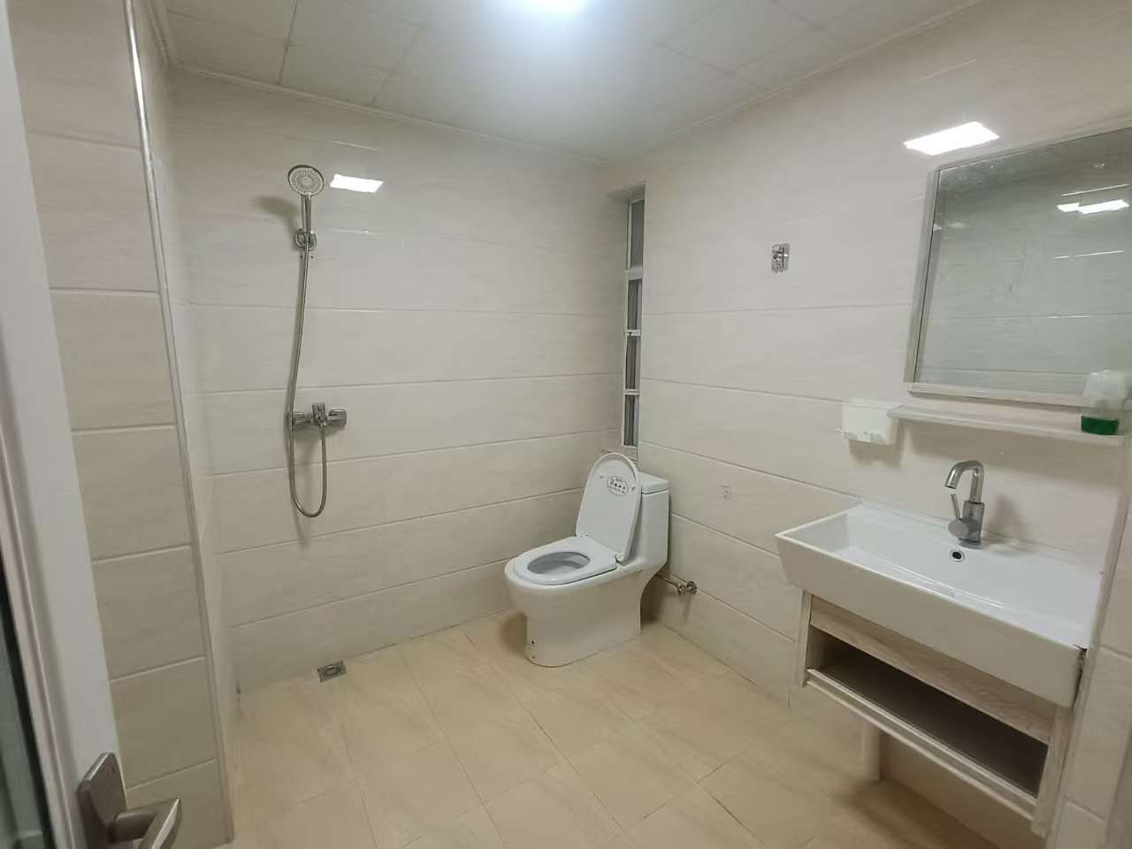 海航城  4室2厅2卫    2800.0元/月 海航城  4室2厅2卫    2800.0元/月室内图