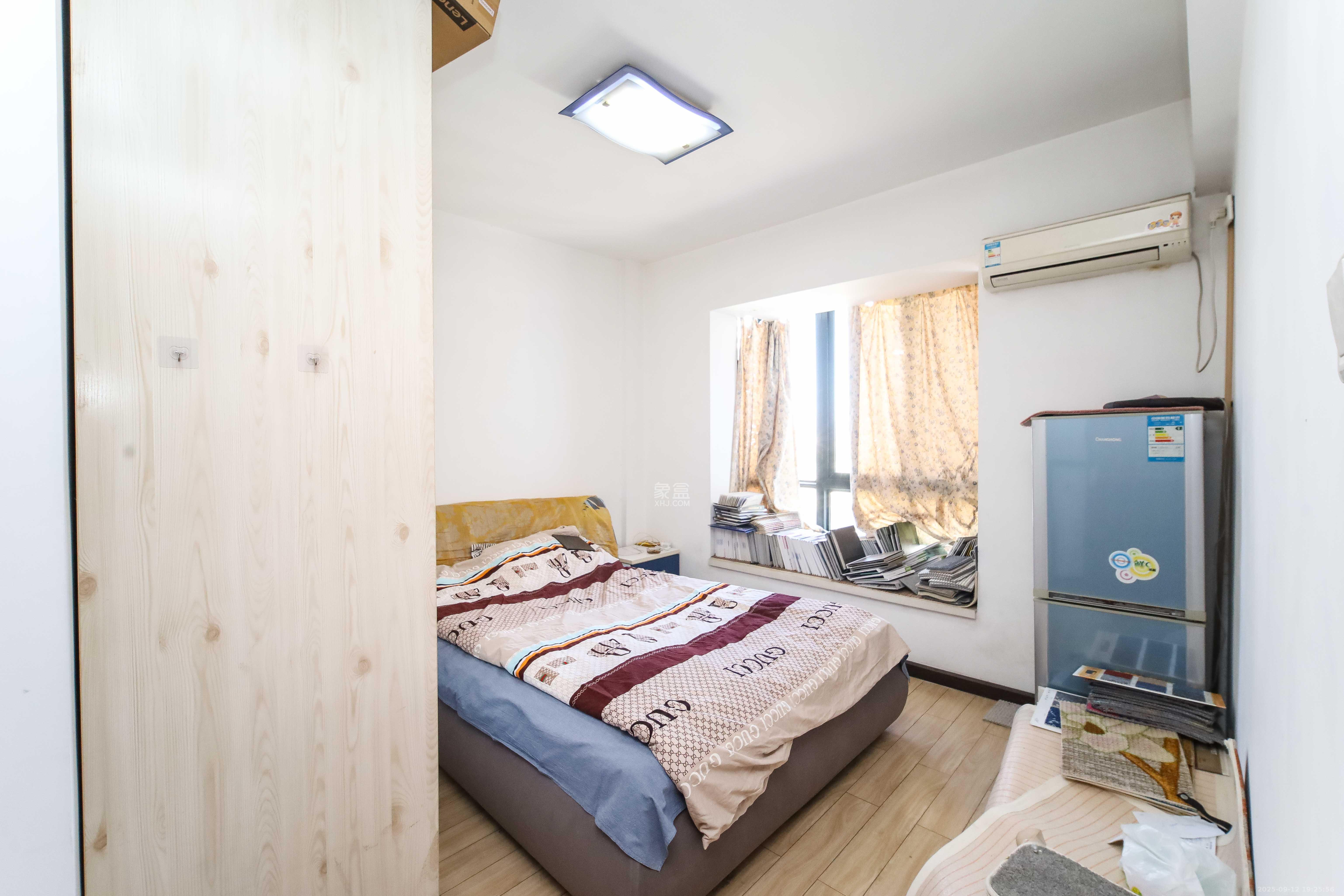 浏阳河畔家园  3室2厅2卫    88.0万卧室