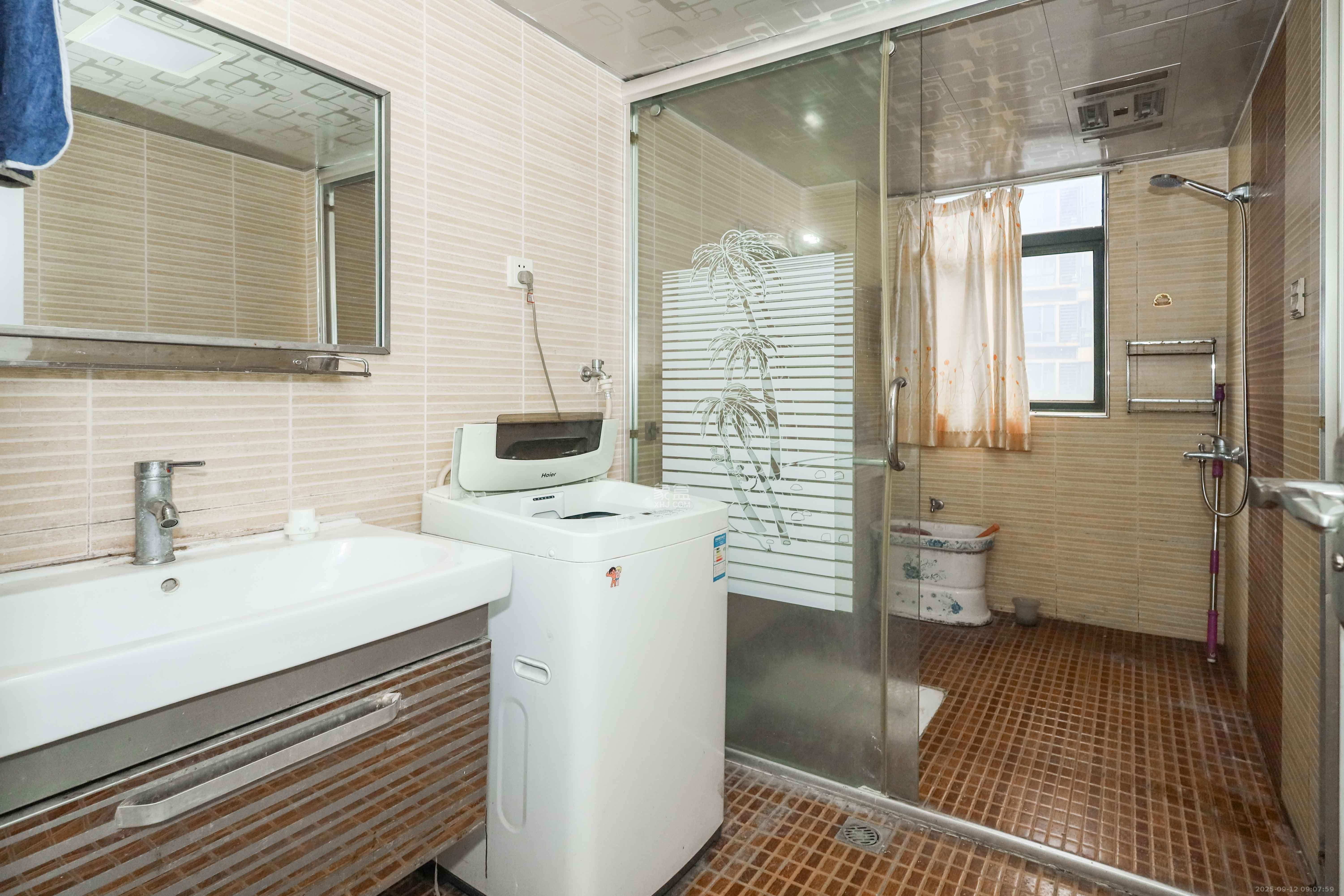 麓谷公馆(涉外国际公馆) 3室2厅2卫 2400.0元/月 麓谷公馆(涉外国际公馆) 3室2厅2卫 2400.0元/月室内图