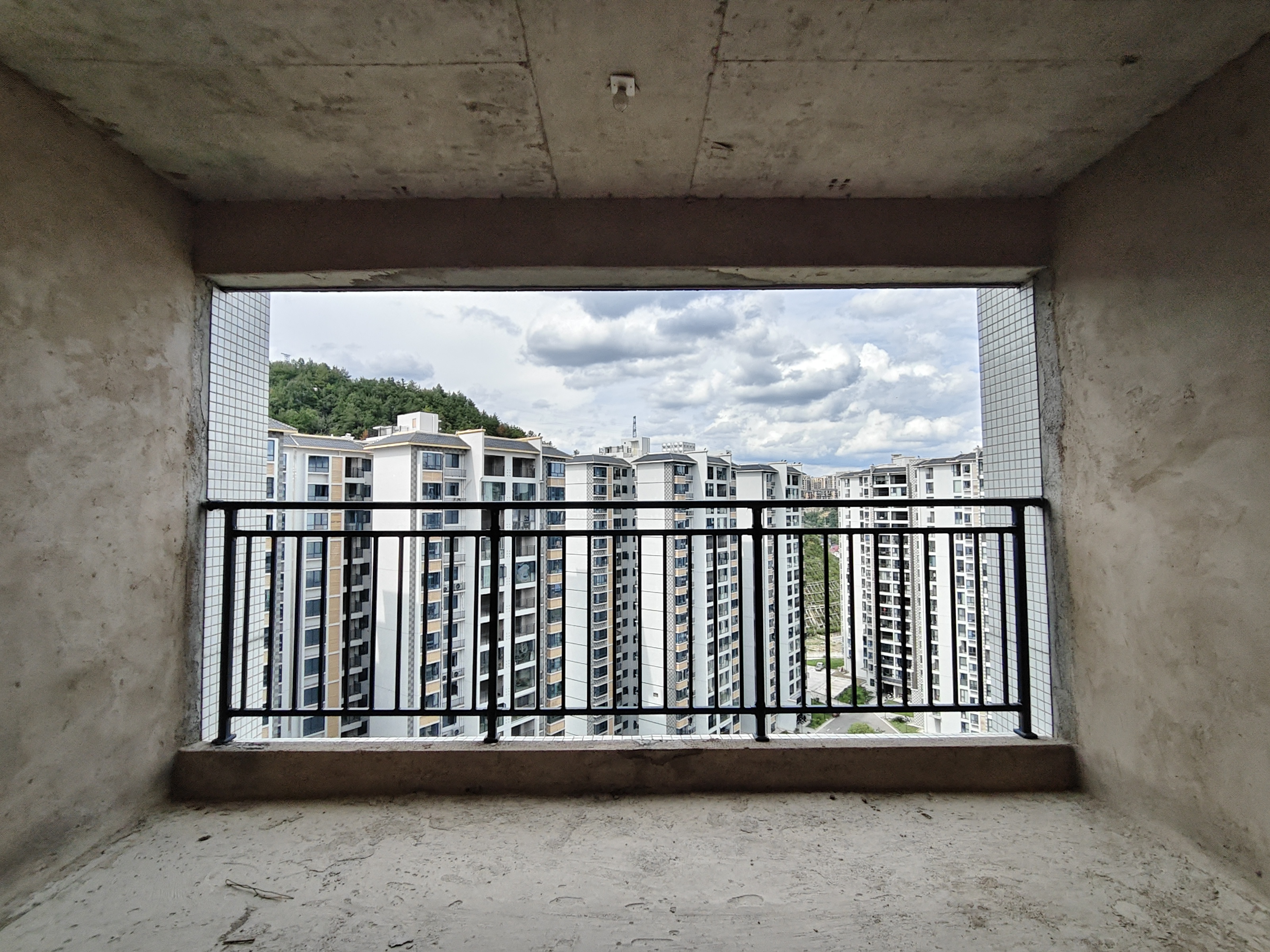 山城上品  4室2厅2卫    63.0万 山城上品  4室2厅2卫    63.0万客厅