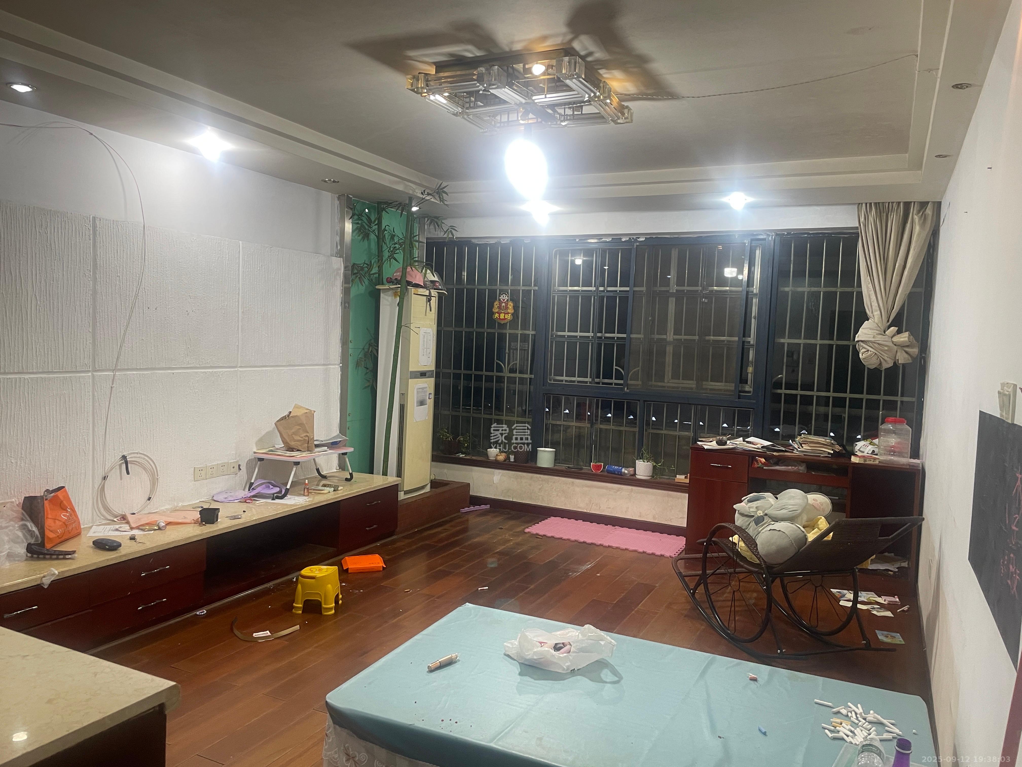 中江锦城  2室2厅1卫   1600.00元/月
