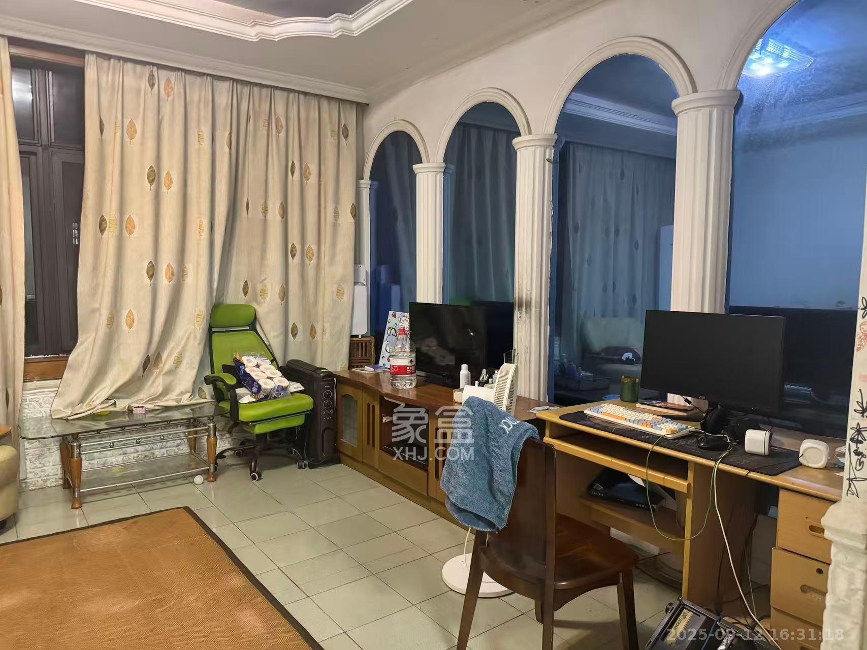 国税五分局桔园宿舍  2室1厅1卫    1300.0元/月 国税五分局桔园宿舍  2室1厅1卫    1300.0元/月