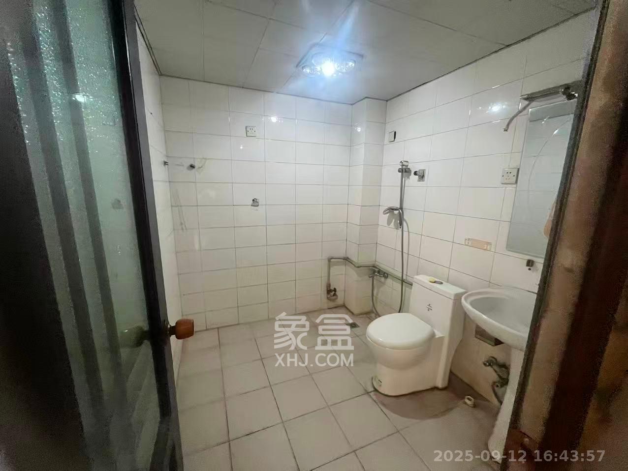 新星小区 3室2厅2卫 1700.0元/月 新星小区 3室2厅2卫 1700.0元/月室内图