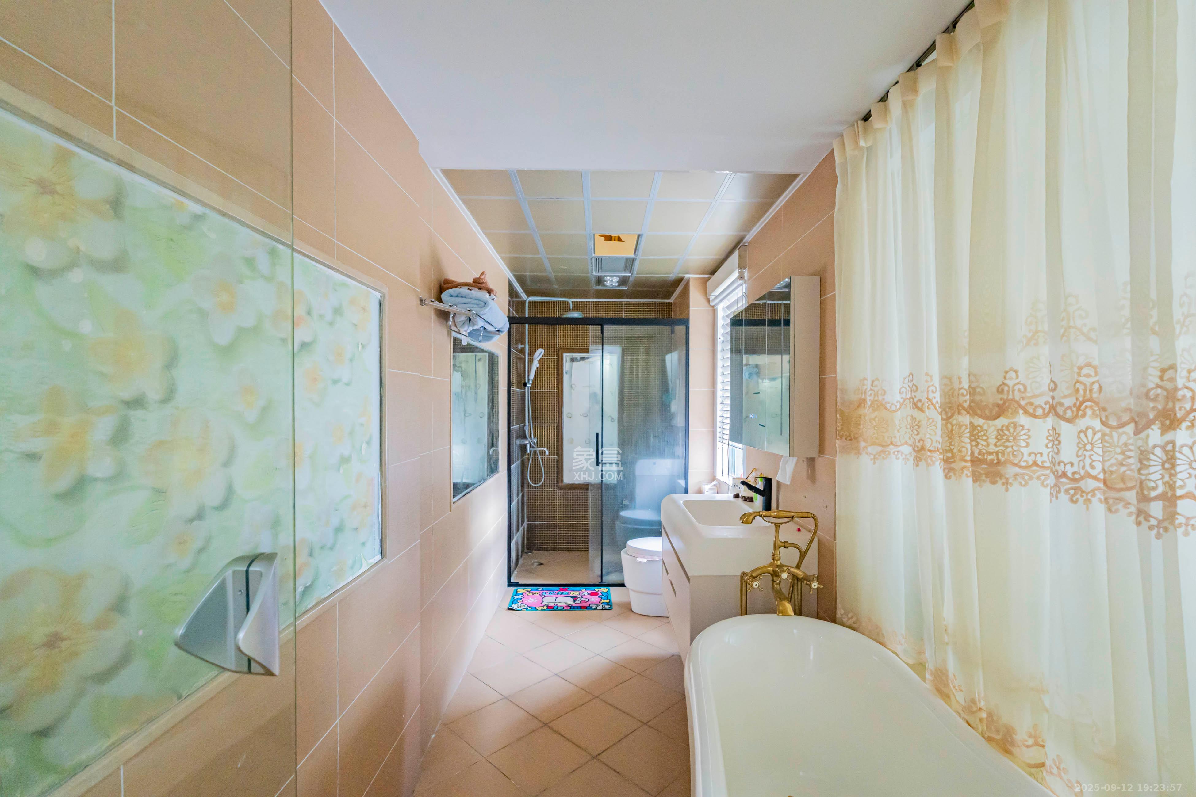 华盛新外滩  3室2厅1卫    176.0万卫生间