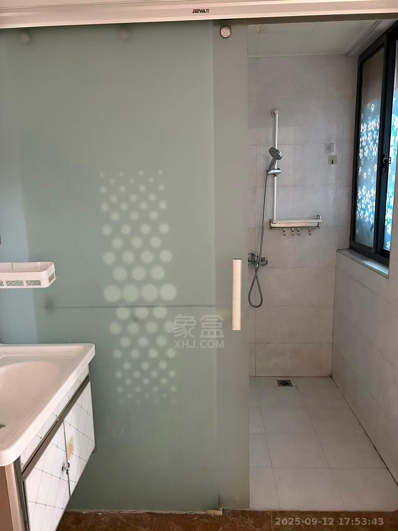 百江花园 2室2厅1卫 1300.0元/月 百江花园 2室2厅1卫 1300.0元/月室内图