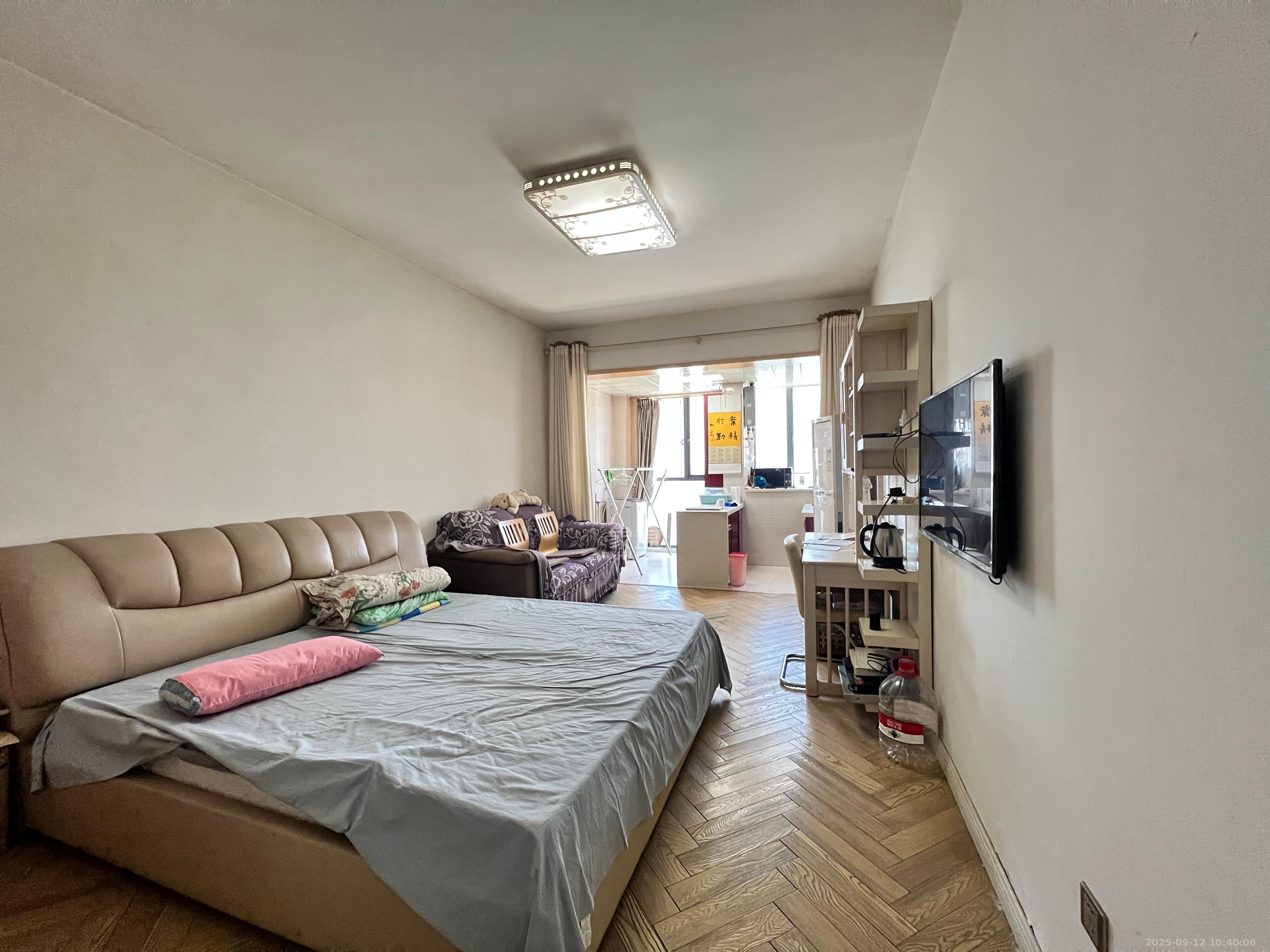 中城丽景香山园  1室1厅1卫    1600.0元/月 中城丽景香山园  1室1厅1卫    1600.0元/月室内图