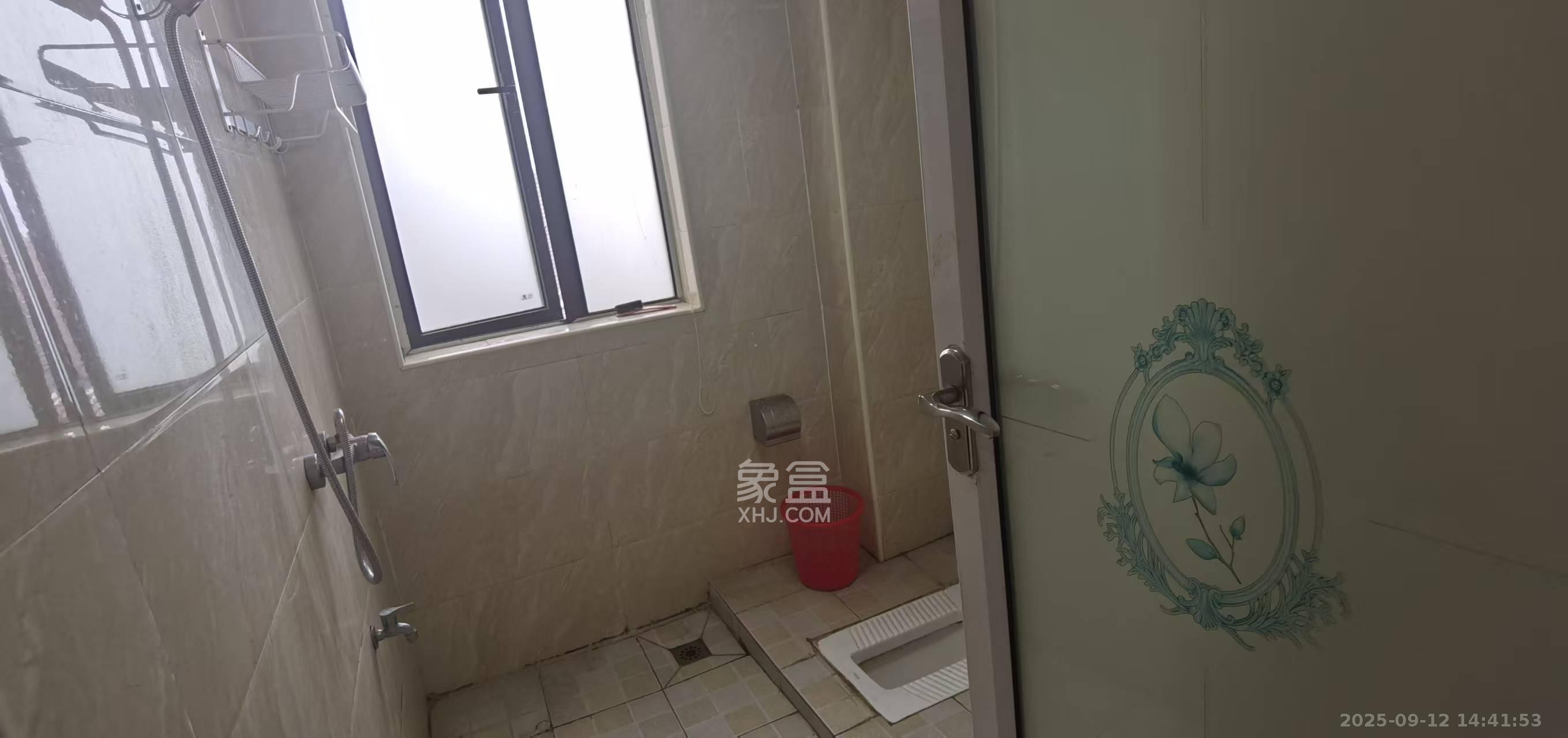 和泓梅溪四季 3室2厅1卫 2400.0元/月 和泓梅溪四季 3室2厅1卫 2400.0元/月室内图