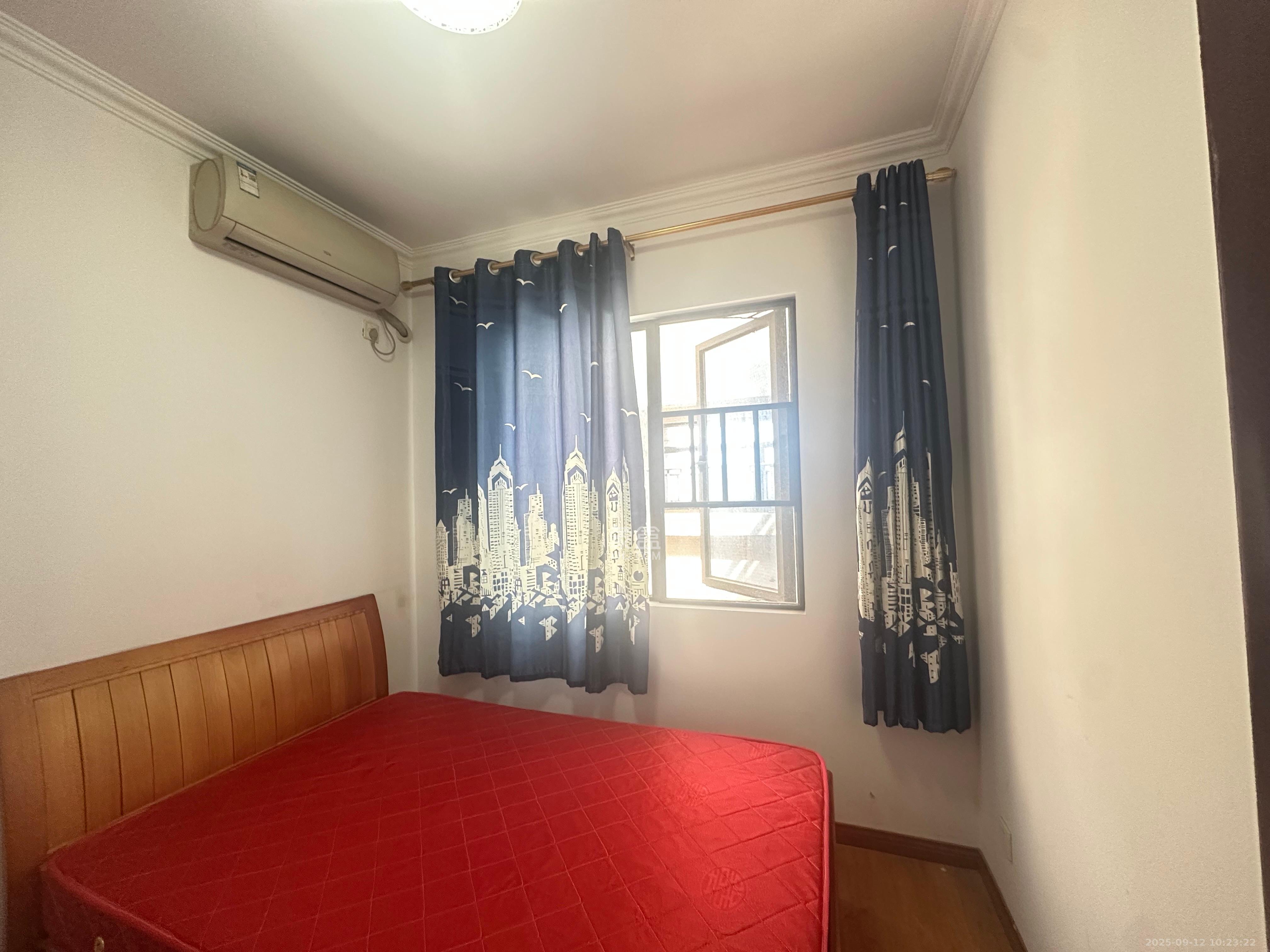 华润置地广场二期  3室2厅1卫    2400.0元/月室内图