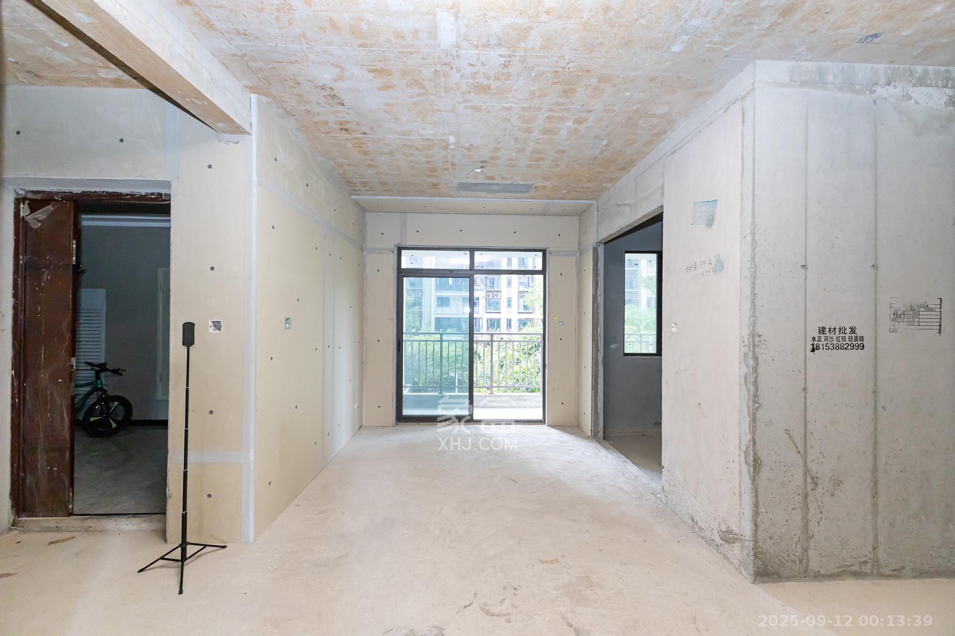 润和湘江天地E区  4室2厅3卫    155.0万 润和湘江天地E区  4室2厅3卫    155.0万客厅