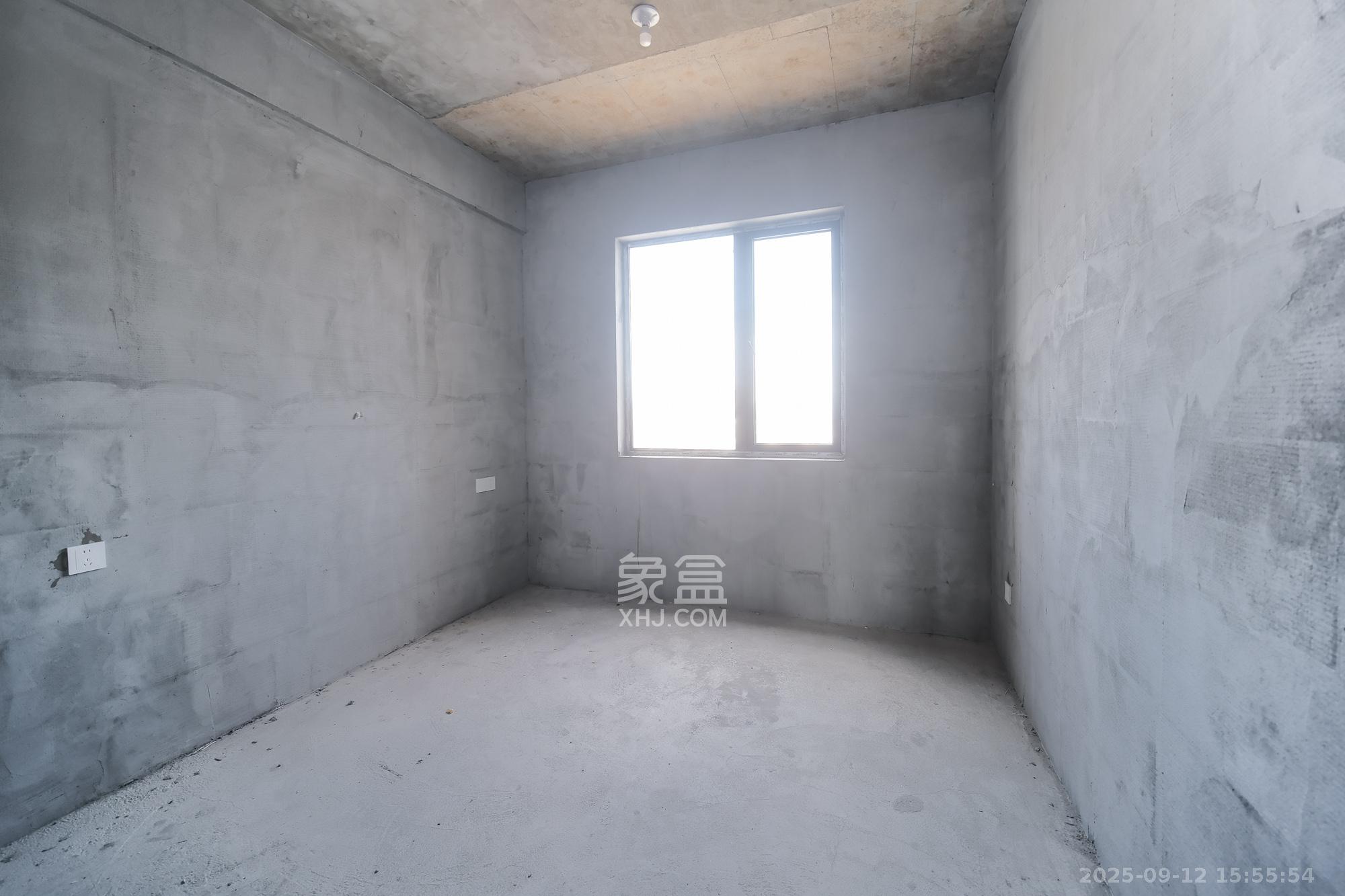 和顺府  4室2厅1卫    110.0万 和顺府  4室2厅1卫    110.0万卧室