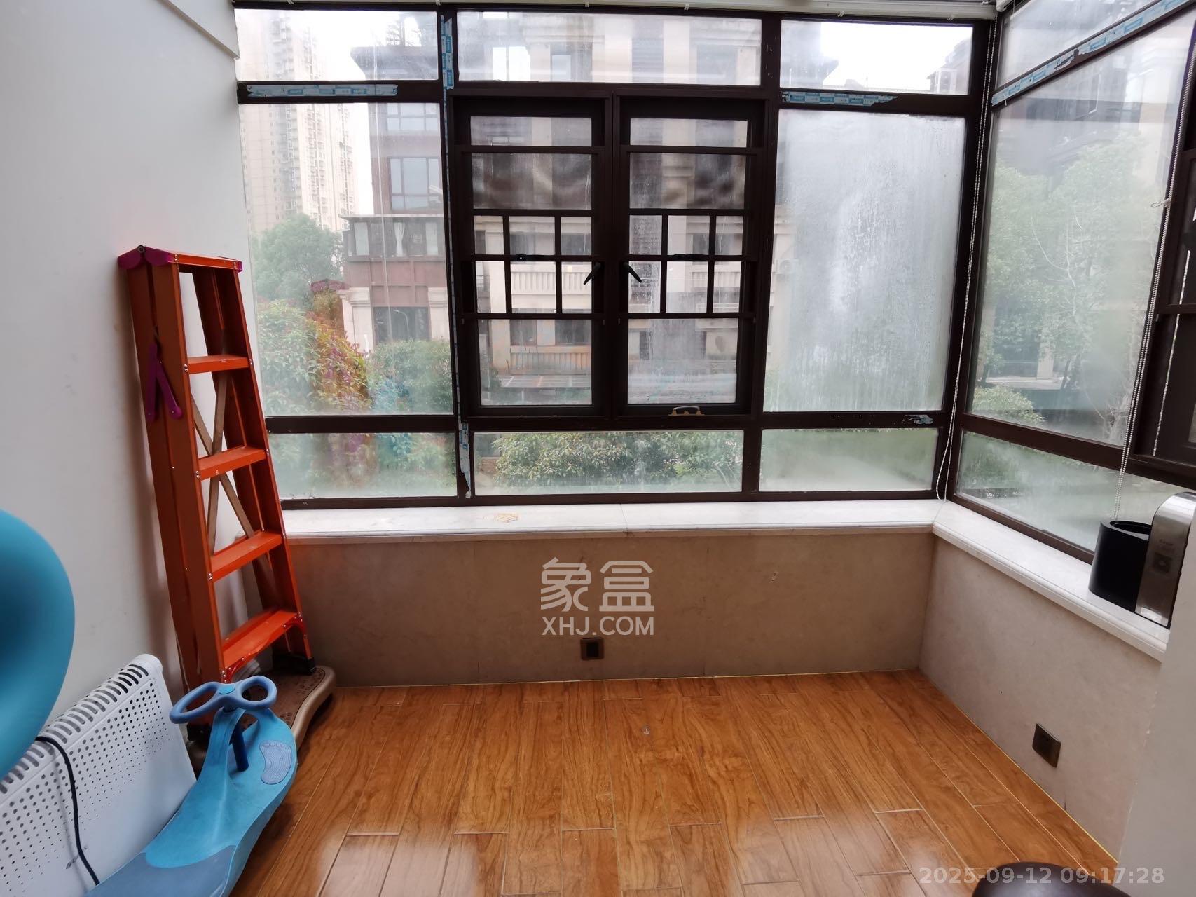 欧莱雅郡  4室2厅2卫    3400.0元/月室内图